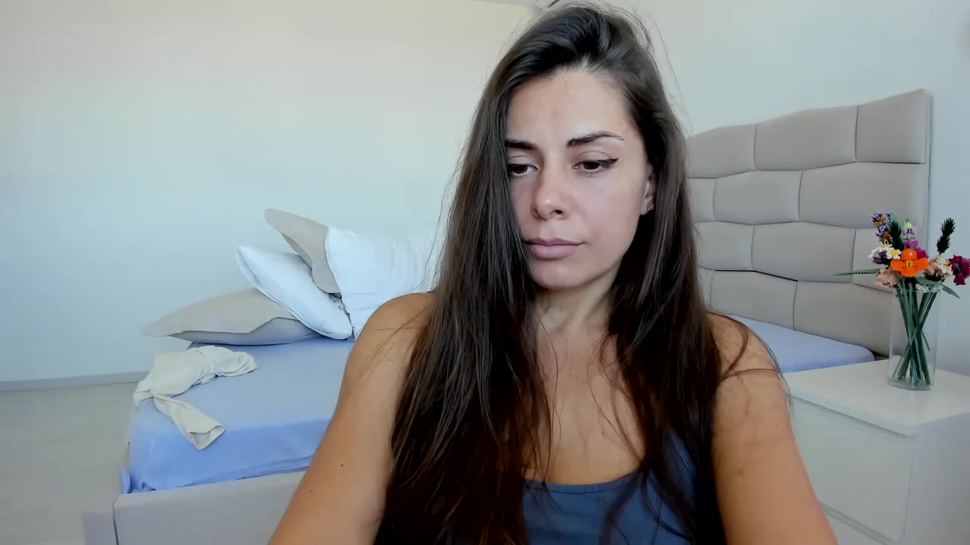 Gallery image thumbnail from Krys_'s myfreecams stream on, 04/26/2026, 09:23 image 17 of 20