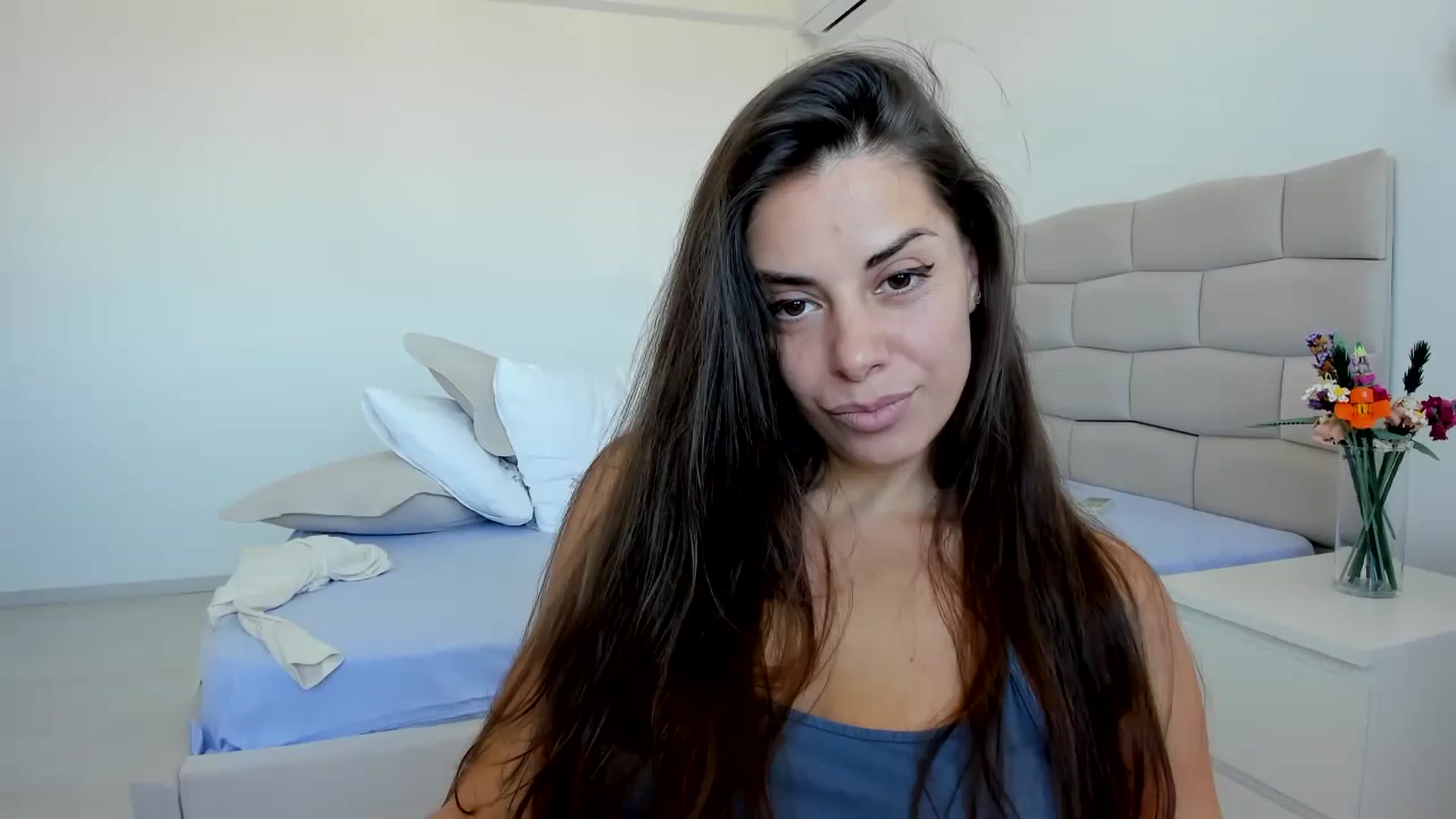 Gallery image thumbnail from Krys_'s myfreecams stream on, 04/26/2026, 09:23 image 2 of 20