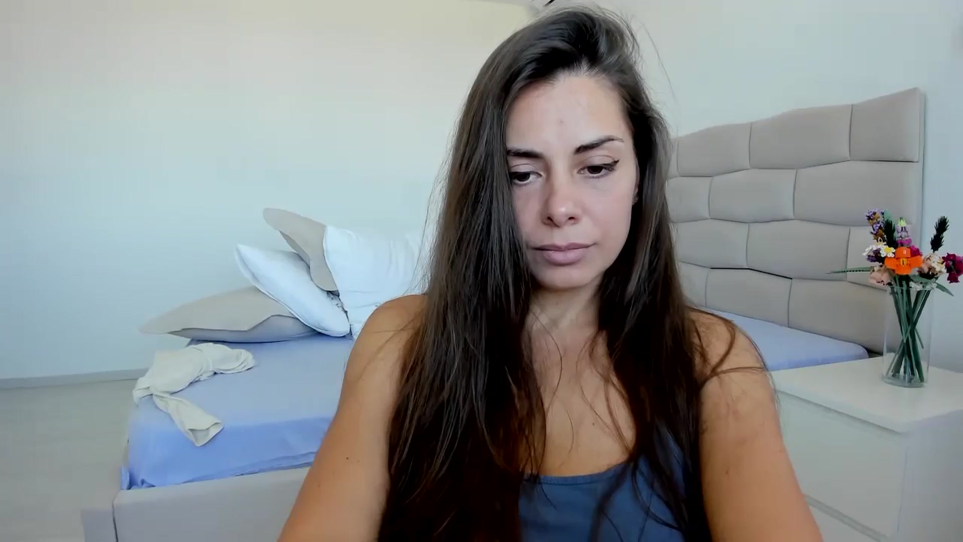 Gallery image thumbnail from Krys_'s myfreecams stream on, 04/26/2026, 09:23 image 19 of 20