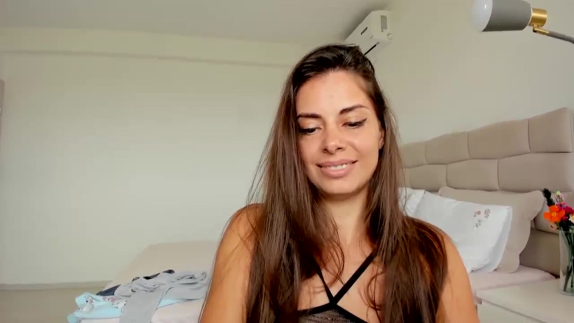 Gallery image thumbnail from Krys_'s myfreecams stream on, 04/29/2026, 08:05 image 3 of 20