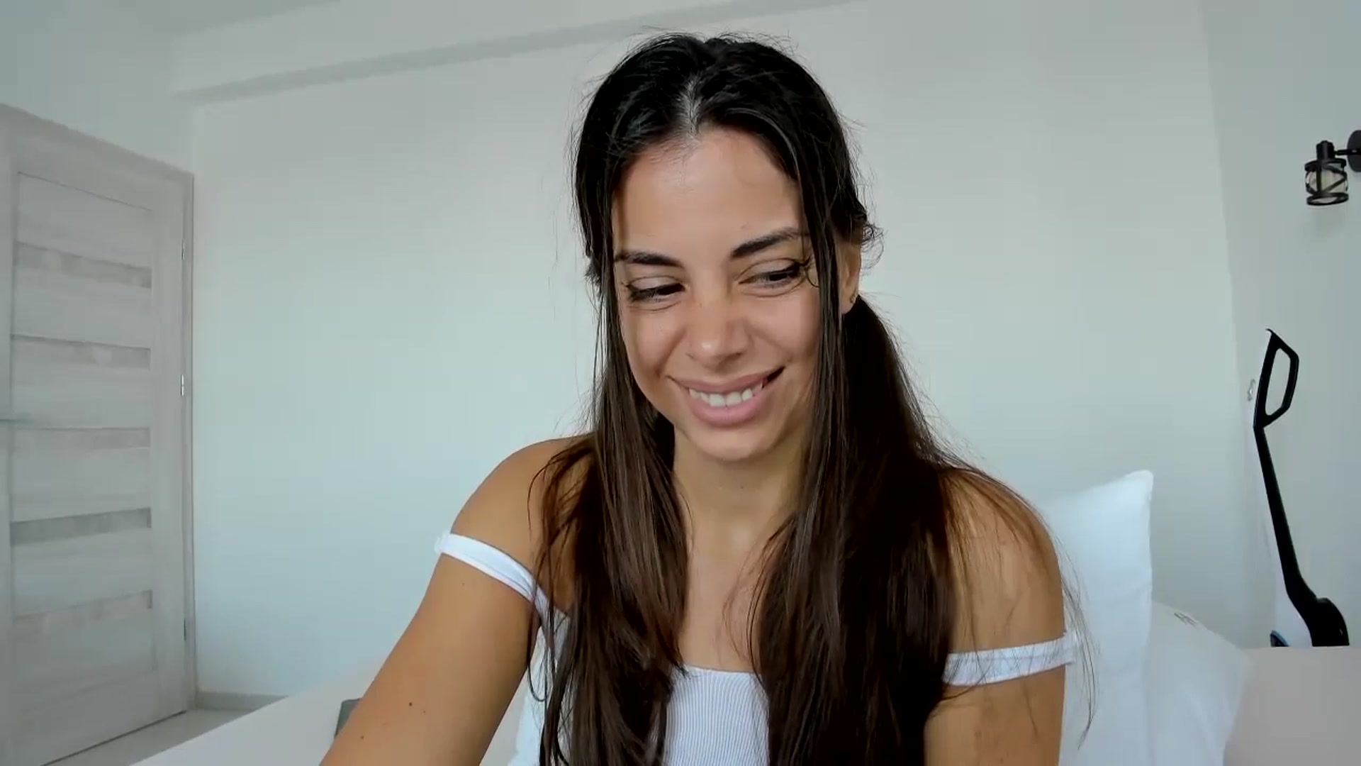 Gallery image thumbnail from Krys_'s myfreecams stream on, 05/05/2026, 08:23 image 6 of 20