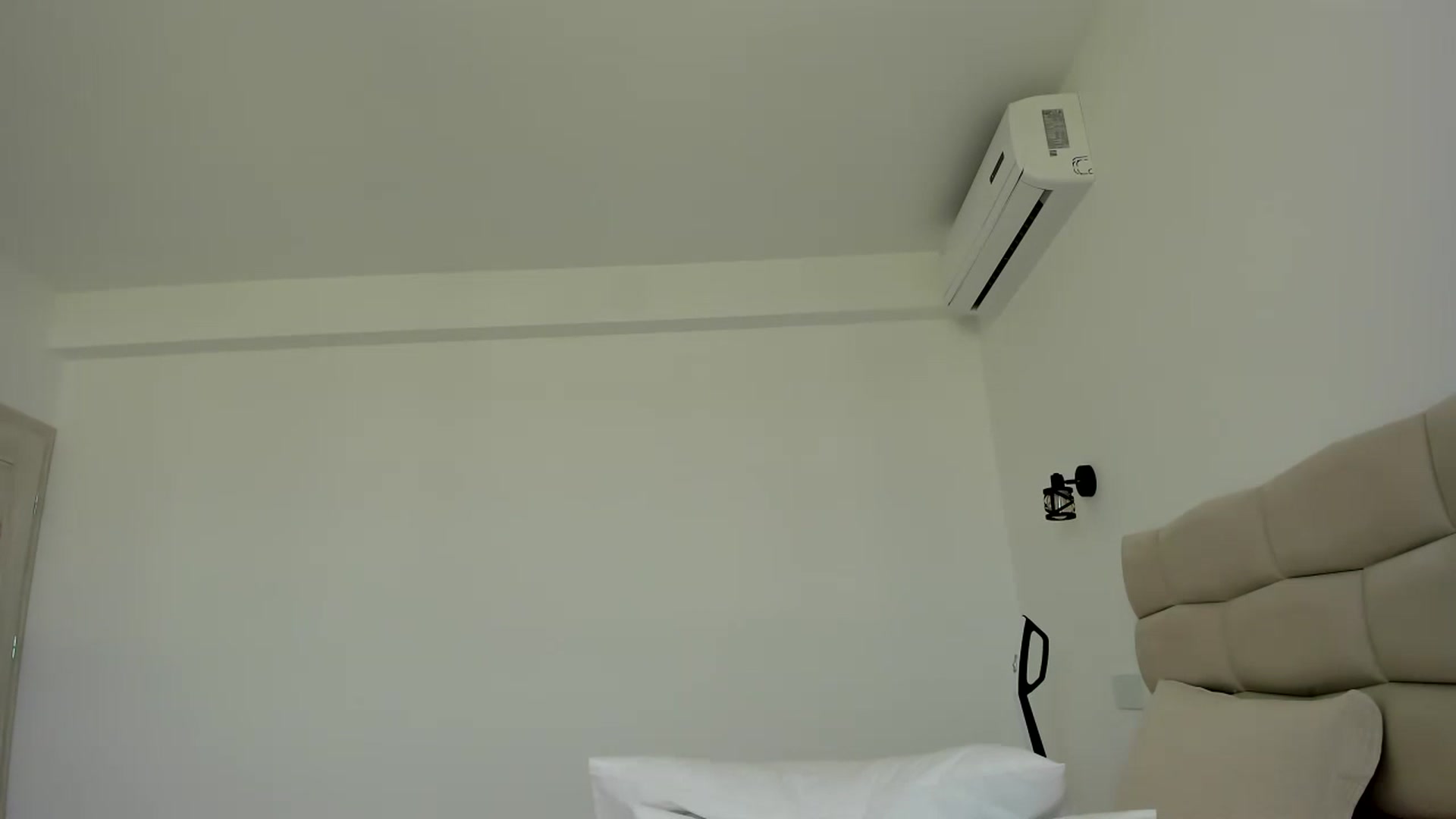 Gallery image thumbnail from Krys_'s myfreecams stream on, 05/08/2026, 08:37 image 14 of 20