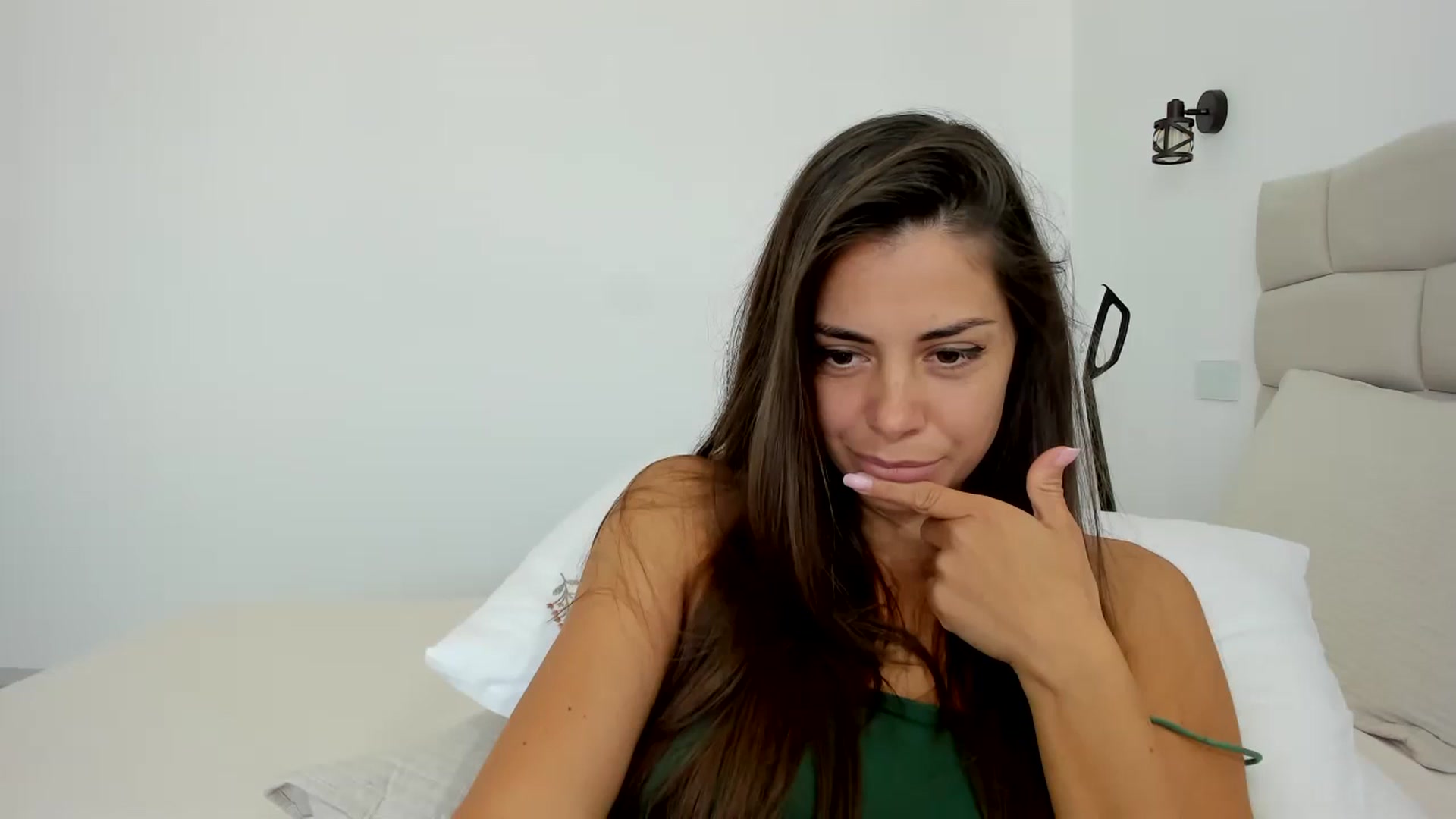 Gallery image thumbnail from Krys_'s myfreecams stream on, 05/08/2026, 08:37 image 1 of 20