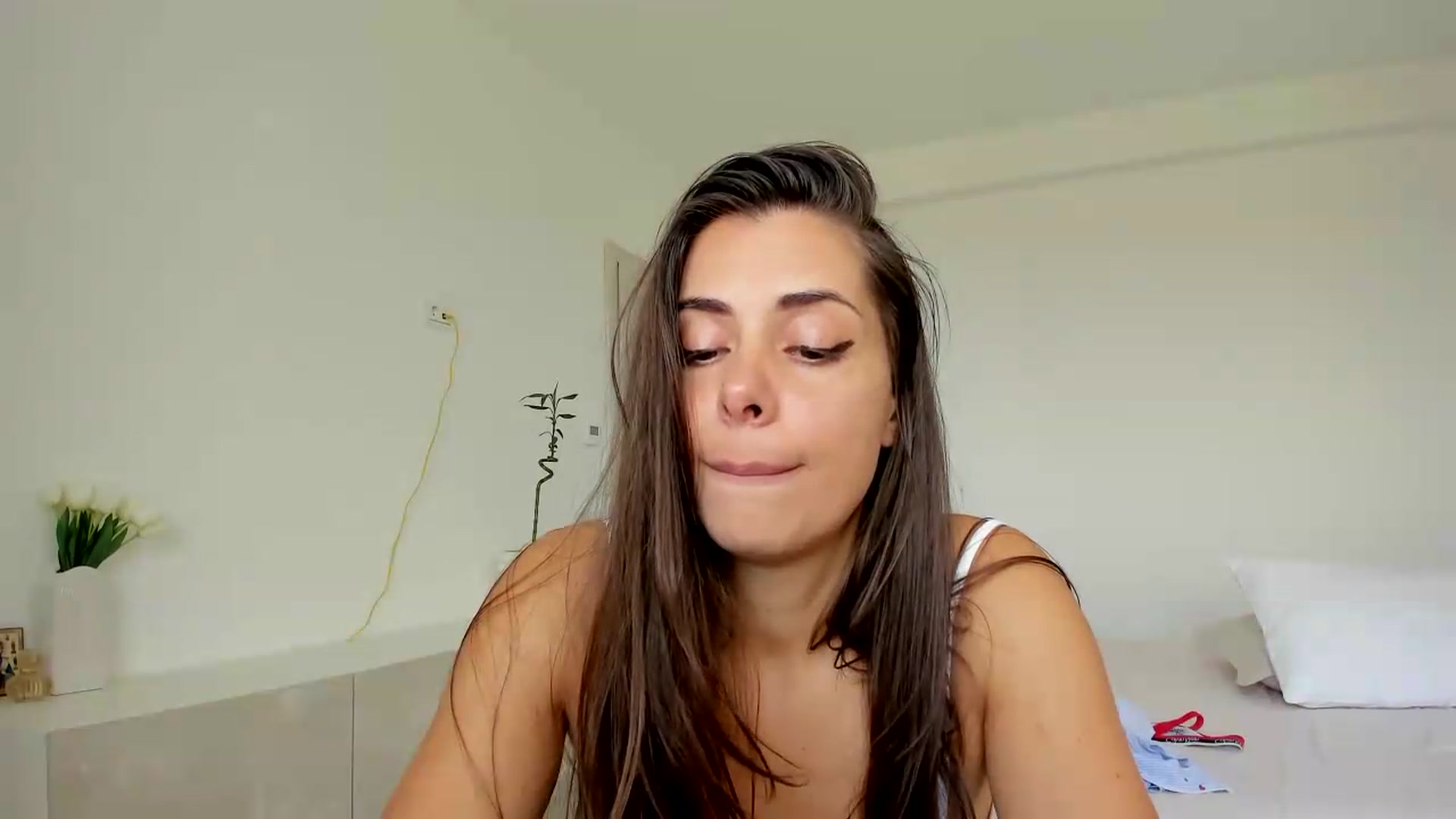 Gallery image thumbnail from Krys_'s myfreecams stream on, 05/23/2026, 10:17 image 18 of 20