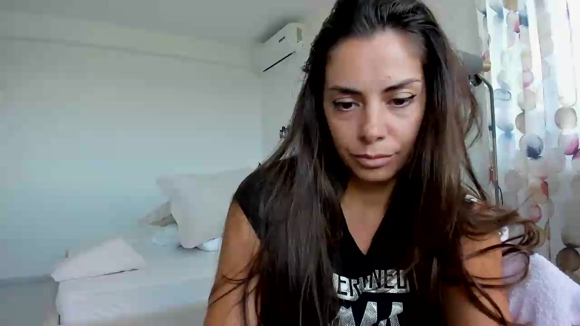 Gallery image thumbnail from Krys_'s myfreecams stream on, 05/29/2026, 08:33 image 13 of 20