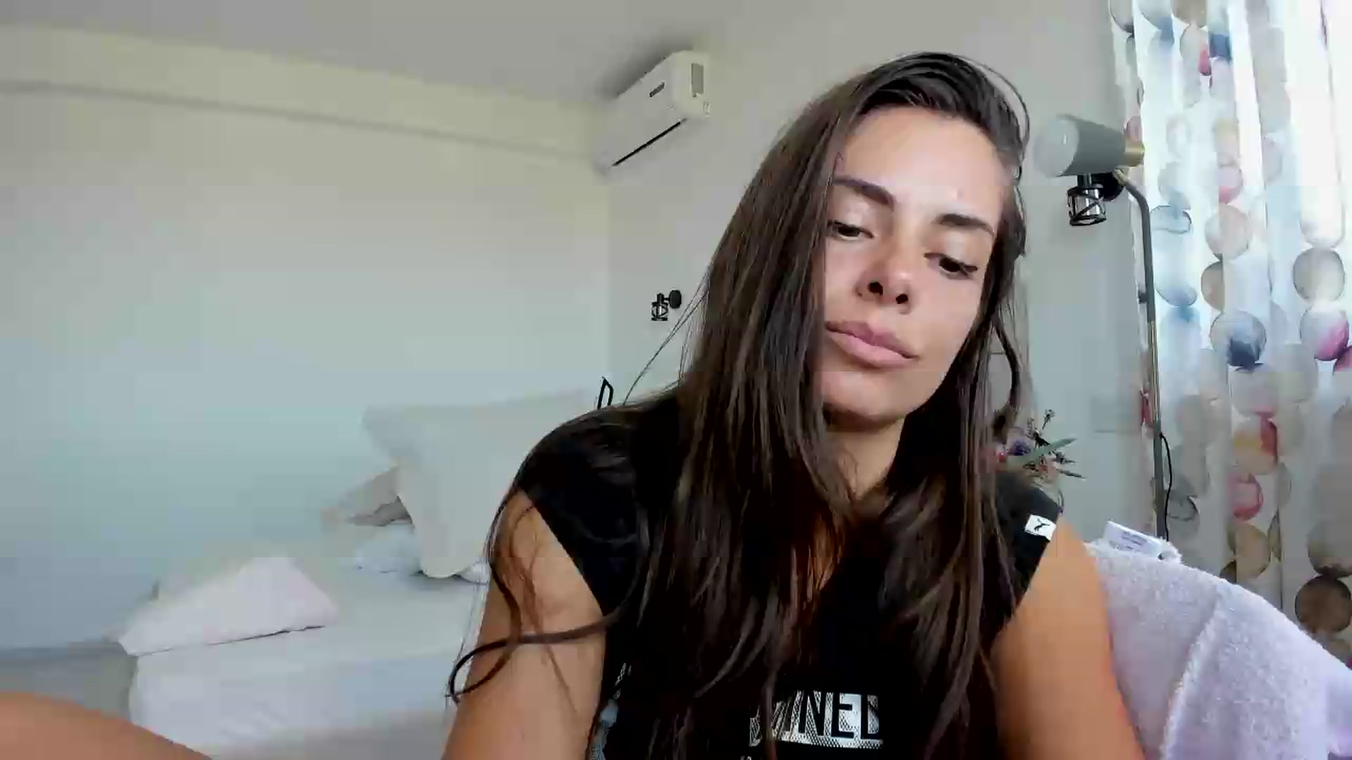 Gallery image thumbnail from Krys_'s myfreecams stream on, 05/29/2026, 08:33 image 11 of 20