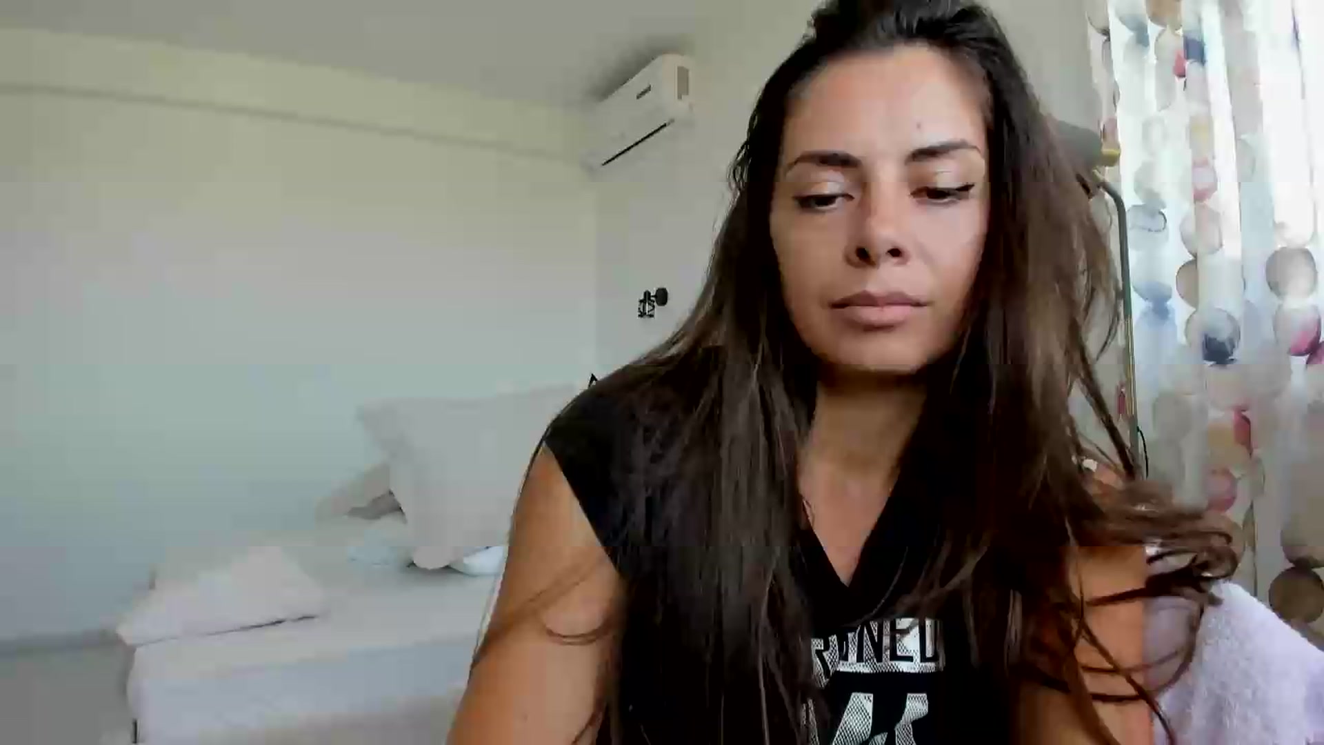 Gallery image thumbnail from Krys_'s myfreecams stream on, 05/29/2026, 08:33 image 14 of 20