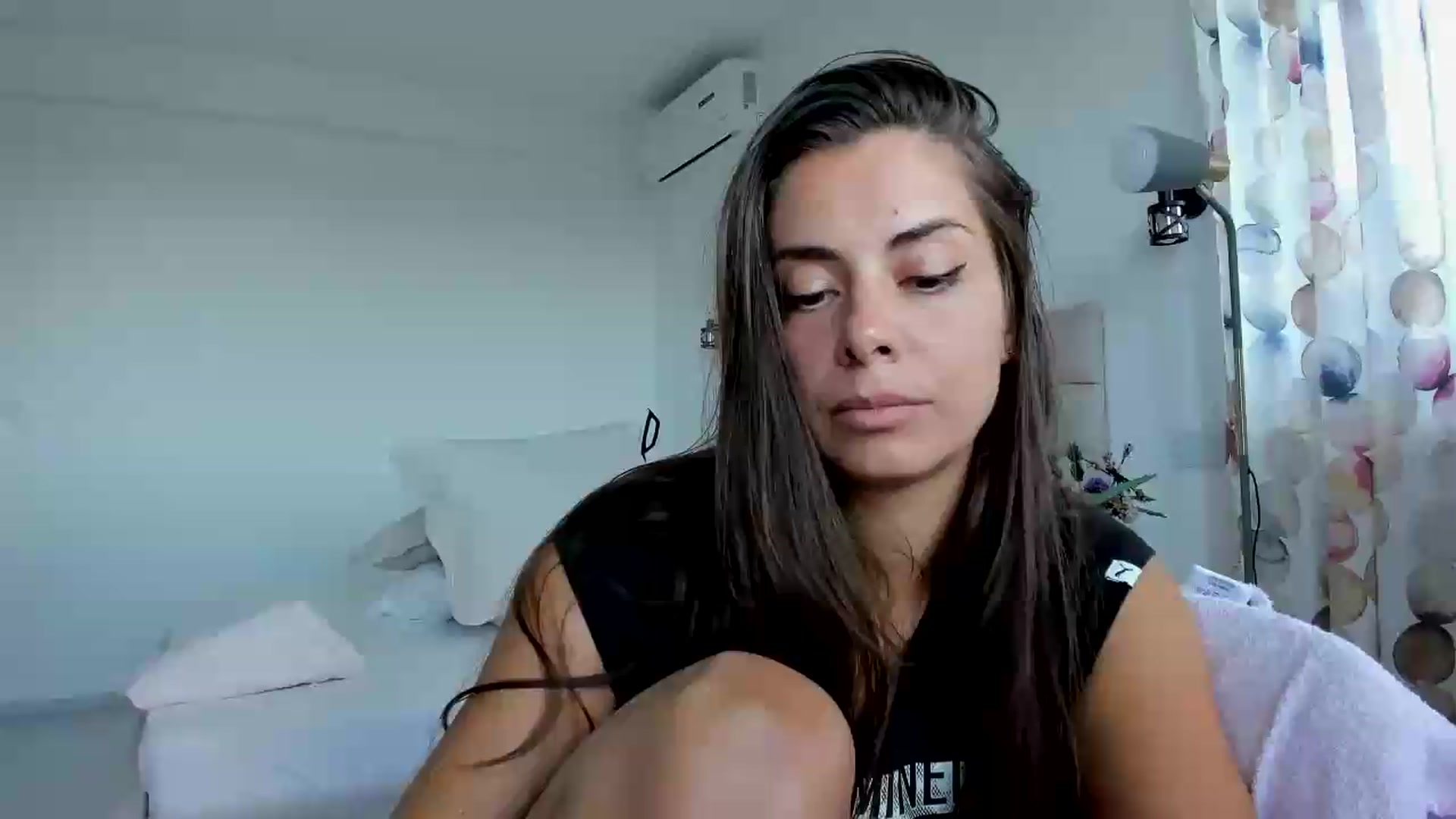 Gallery image thumbnail from Krys_'s myfreecams stream on, 05/29/2026, 08:33 image 9 of 20