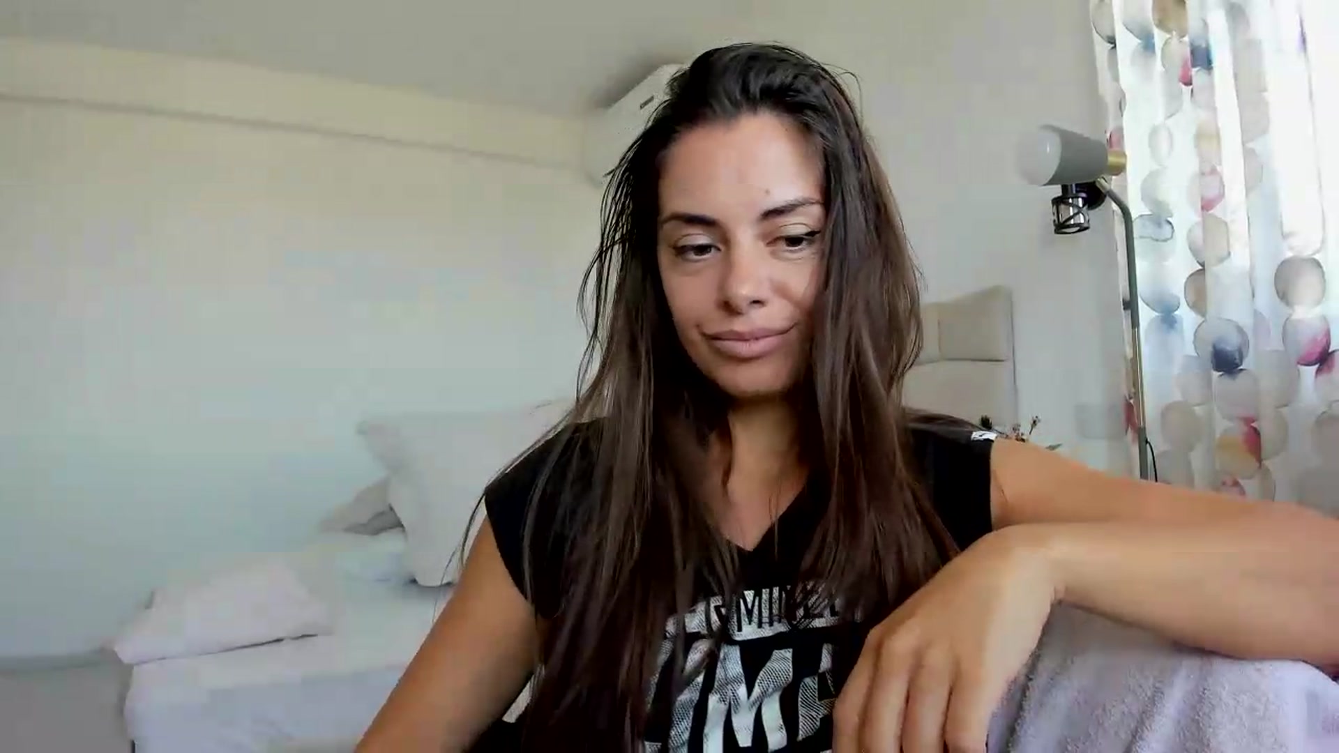 Gallery image thumbnail from Krys_'s myfreecams stream on, 05/29/2026, 08:33 image 19 of 20