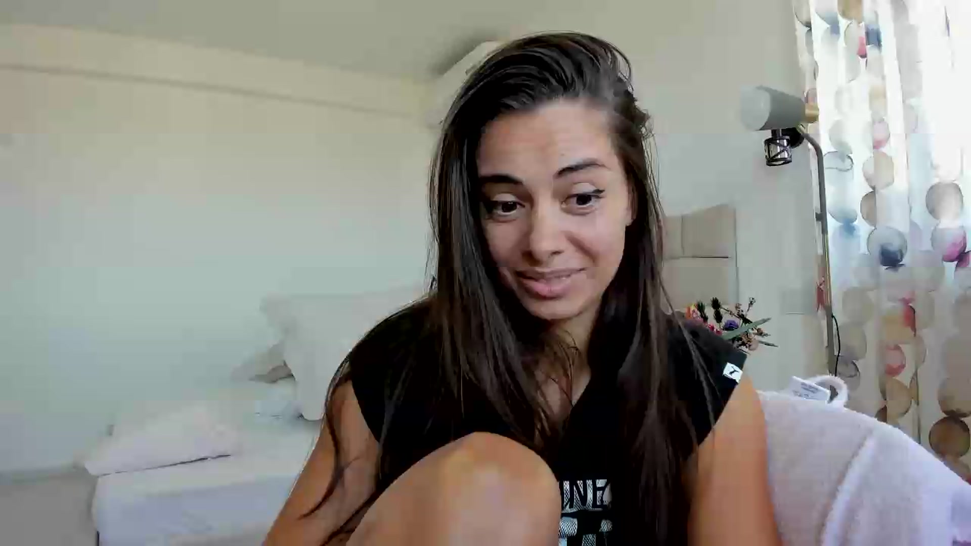 Gallery image thumbnail from Krys_'s myfreecams stream on, 05/29/2026, 08:33 image 4 of 20