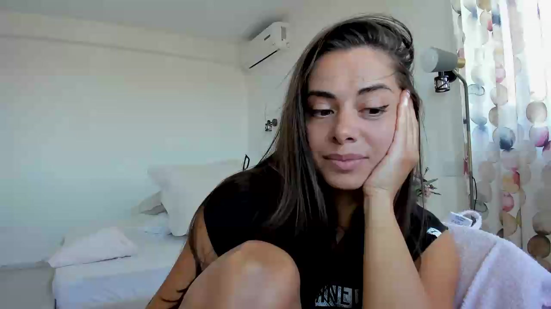 Gallery image thumbnail from Krys_'s myfreecams stream on, 05/29/2026, 08:33 image 2 of 20