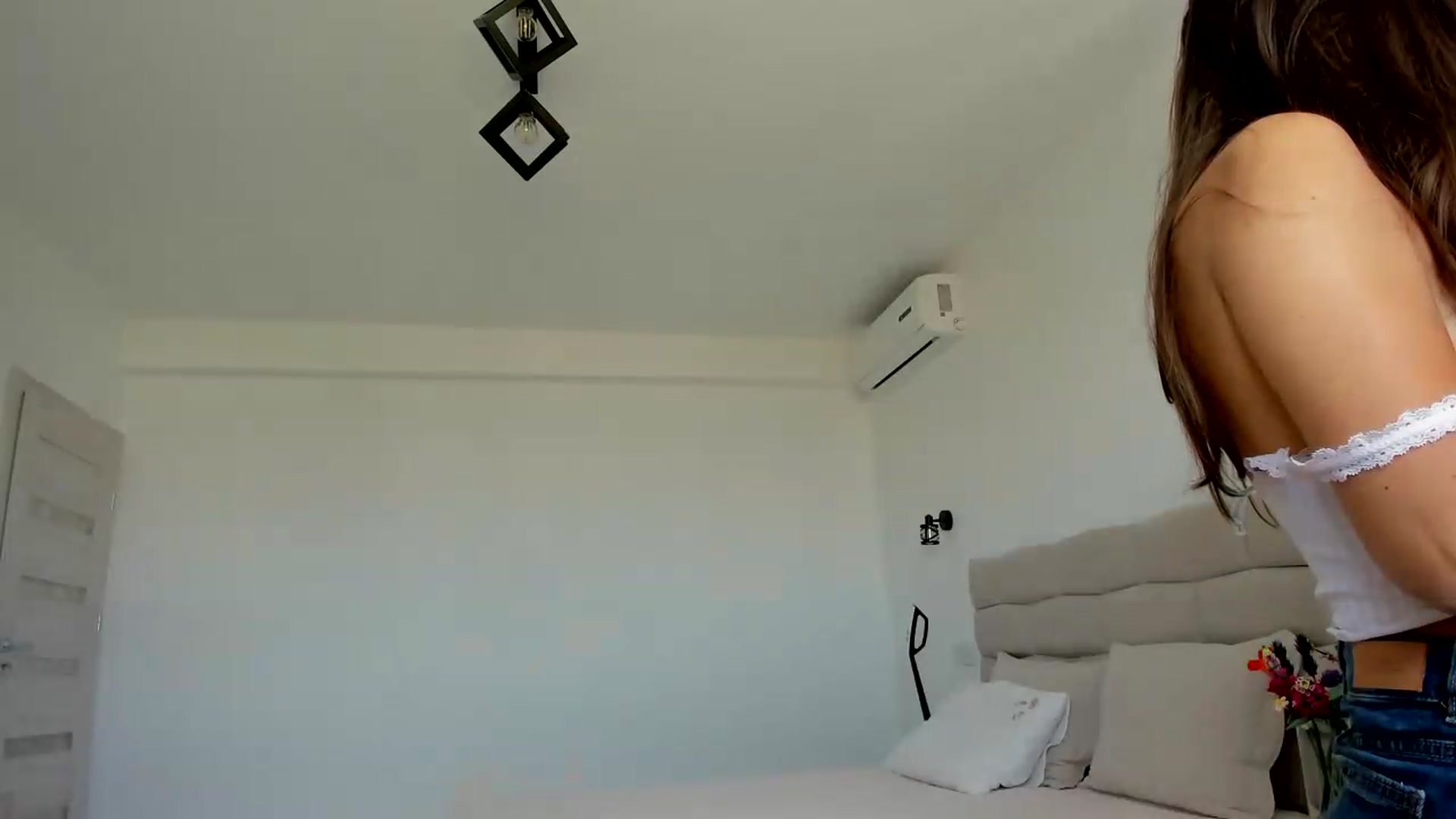 Gallery image thumbnail from Krys_'s myfreecams stream on, 05/31/2026, 09:43 image 10 of 20