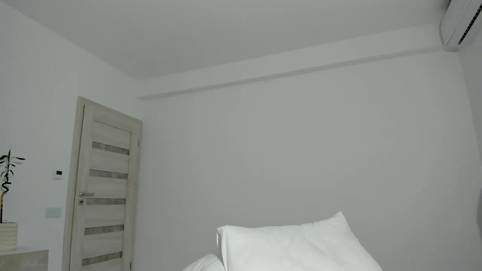 Gallery image thumbnail from Krys_'s myfreecams stream on, 06/14/2026, 24:00 image 5 of 20