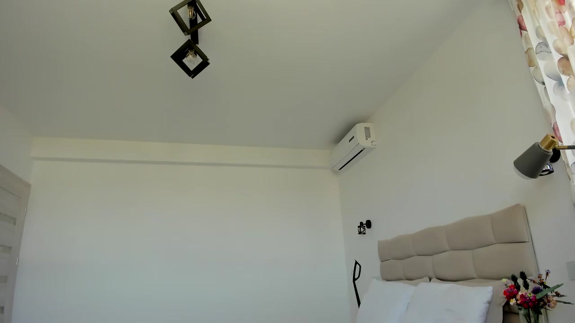 Gallery image thumbnail from Krys_'s myfreecams stream on, 06/16/2026, 08:33 image 1 of 20