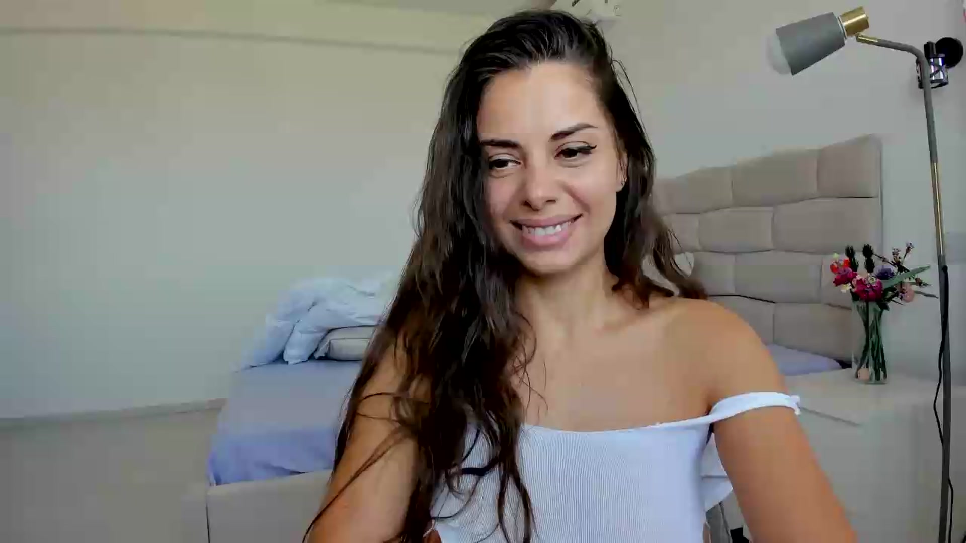 Gallery image thumbnail from Krys_'s myfreecams stream on, 06/21/2026, 09:04 image 1 of 20