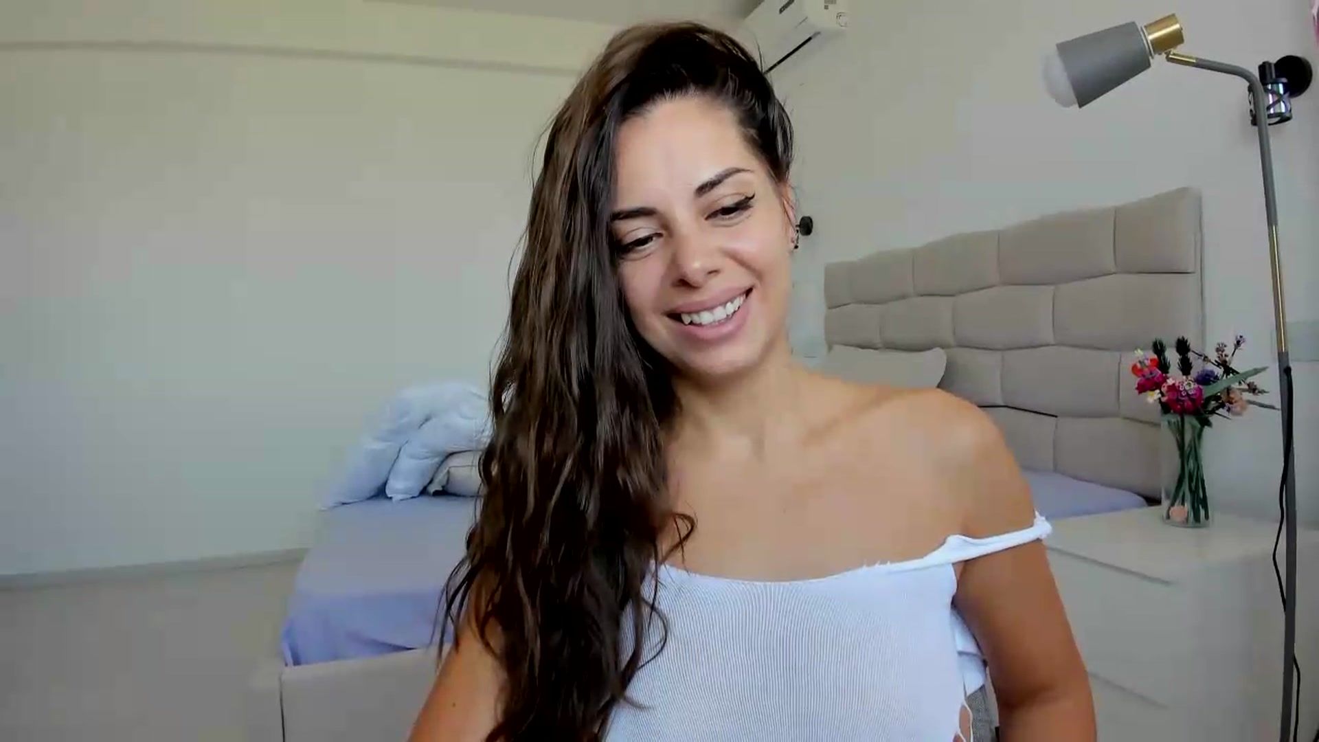 Gallery image thumbnail from Krys_'s myfreecams stream on, 06/21/2026, 09:04 image 3 of 20