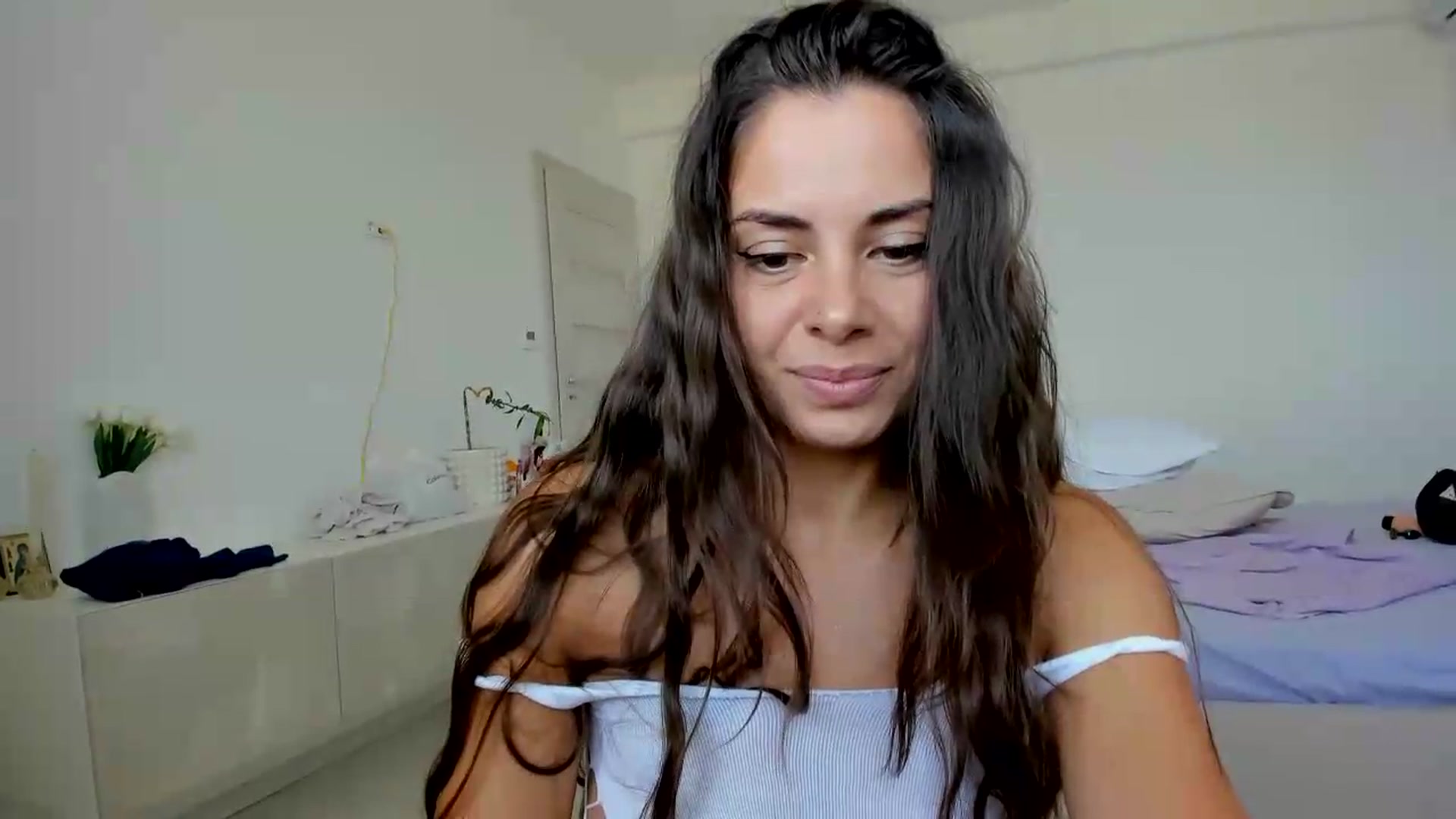 Gallery image thumbnail from Krys_'s myfreecams stream on, 06/21/2026, 09:43 image 11 of 20