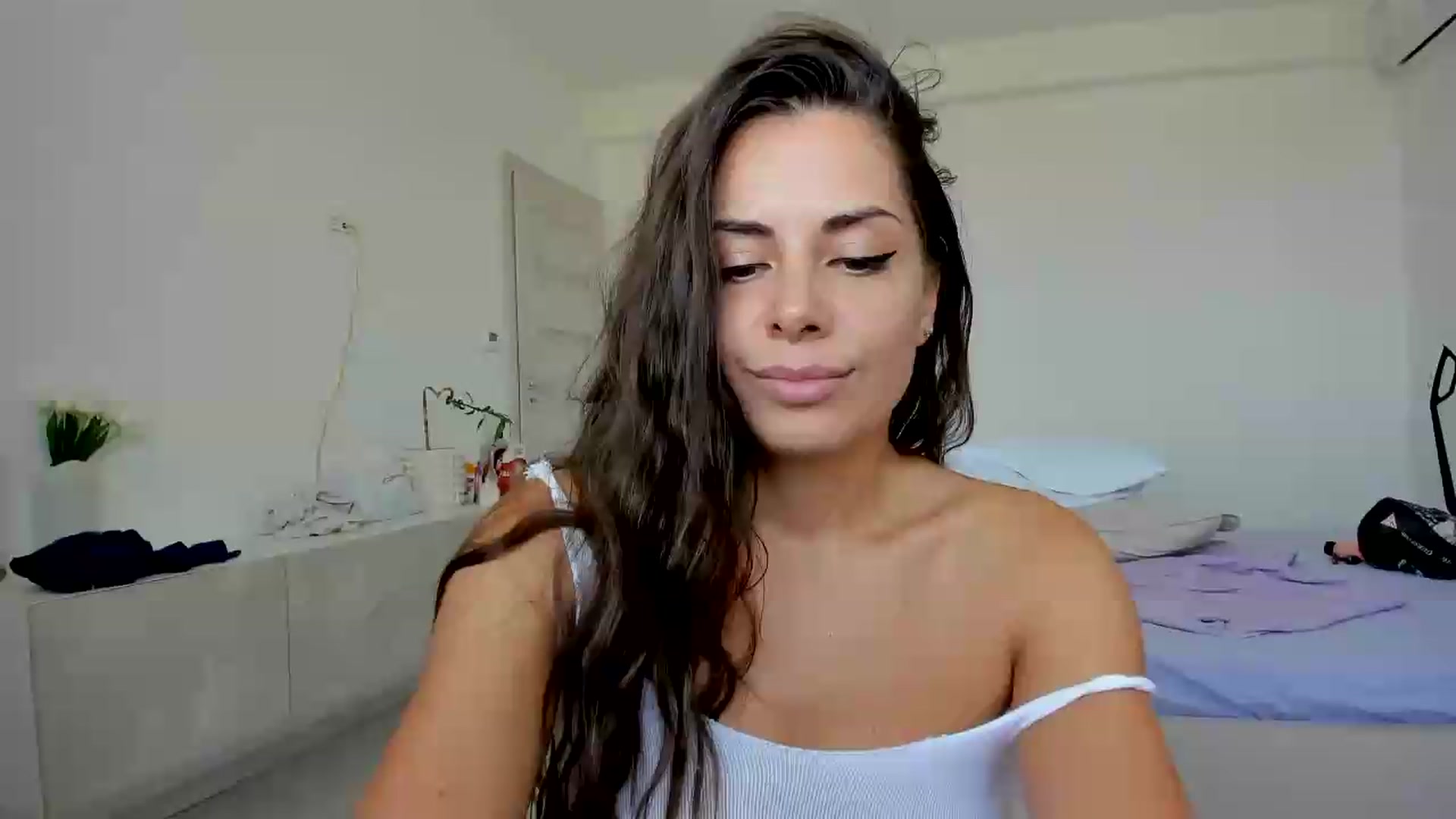 Gallery image thumbnail from Krys_'s myfreecams stream on, 06/21/2026, 09:43 image 1 of 20