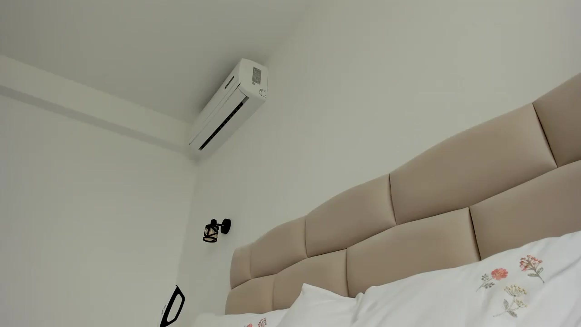 Gallery image thumbnail from Krys_'s myfreecams stream on, 07/04/2026, 11:21 image 18 of 20