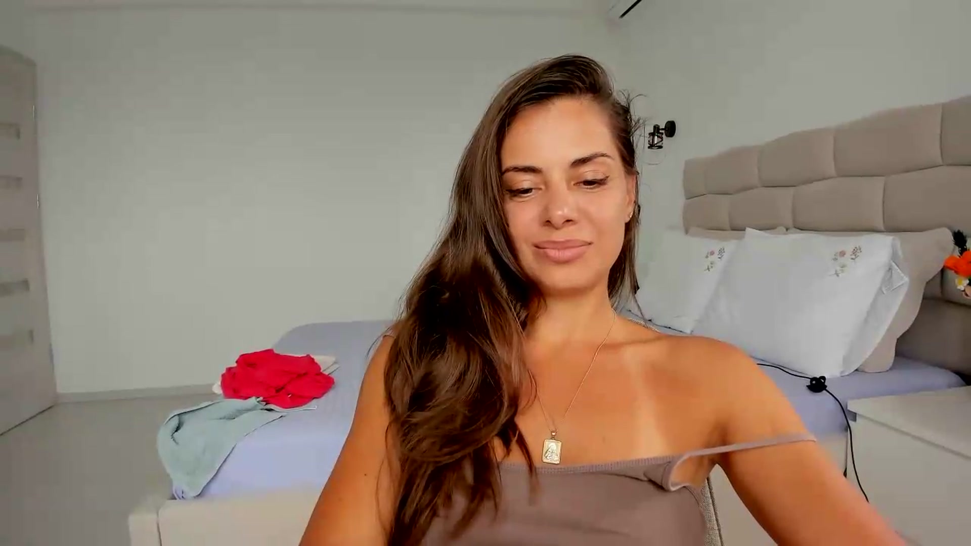 Gallery image thumbnail from Krys_'s myfreecams stream on, 07/04/2026, 11:21 image 14 of 20