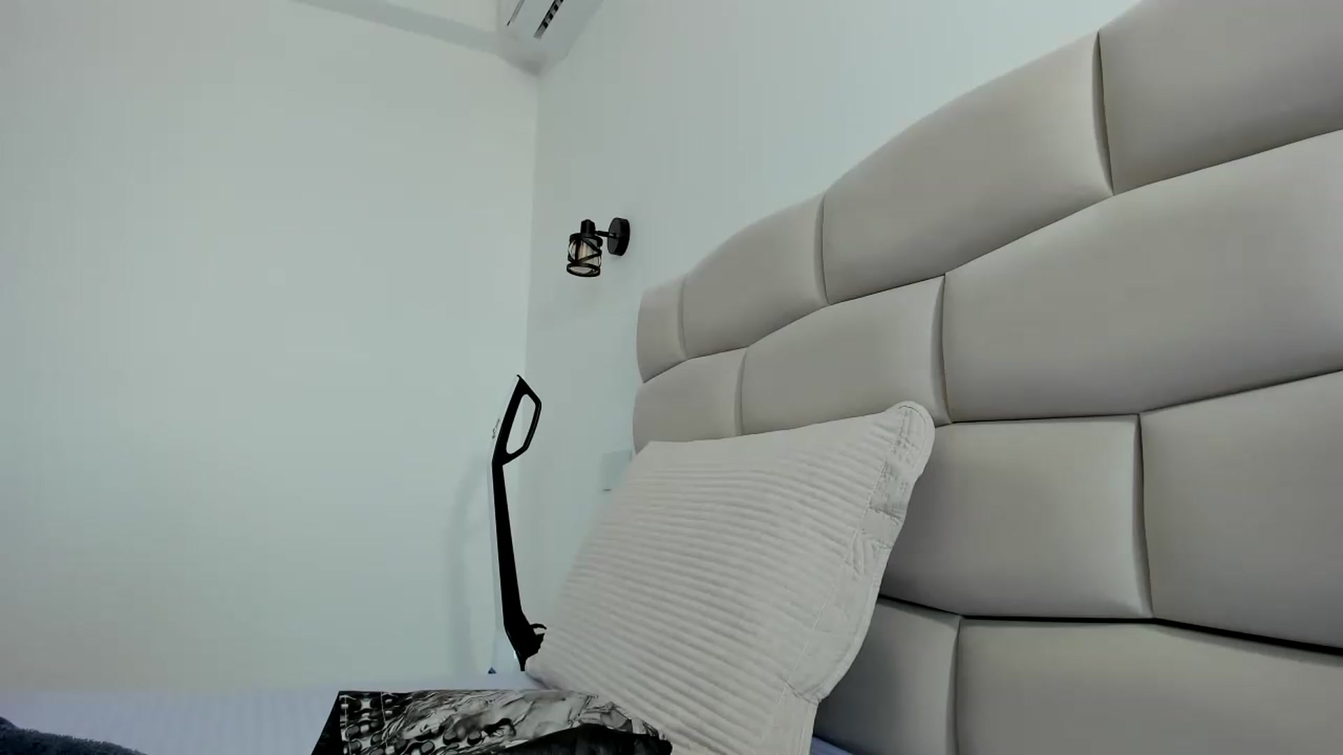 Gallery image thumbnail from Krys_'s myfreecams stream on, 07/05/2026, 09:17 image 19 of 20