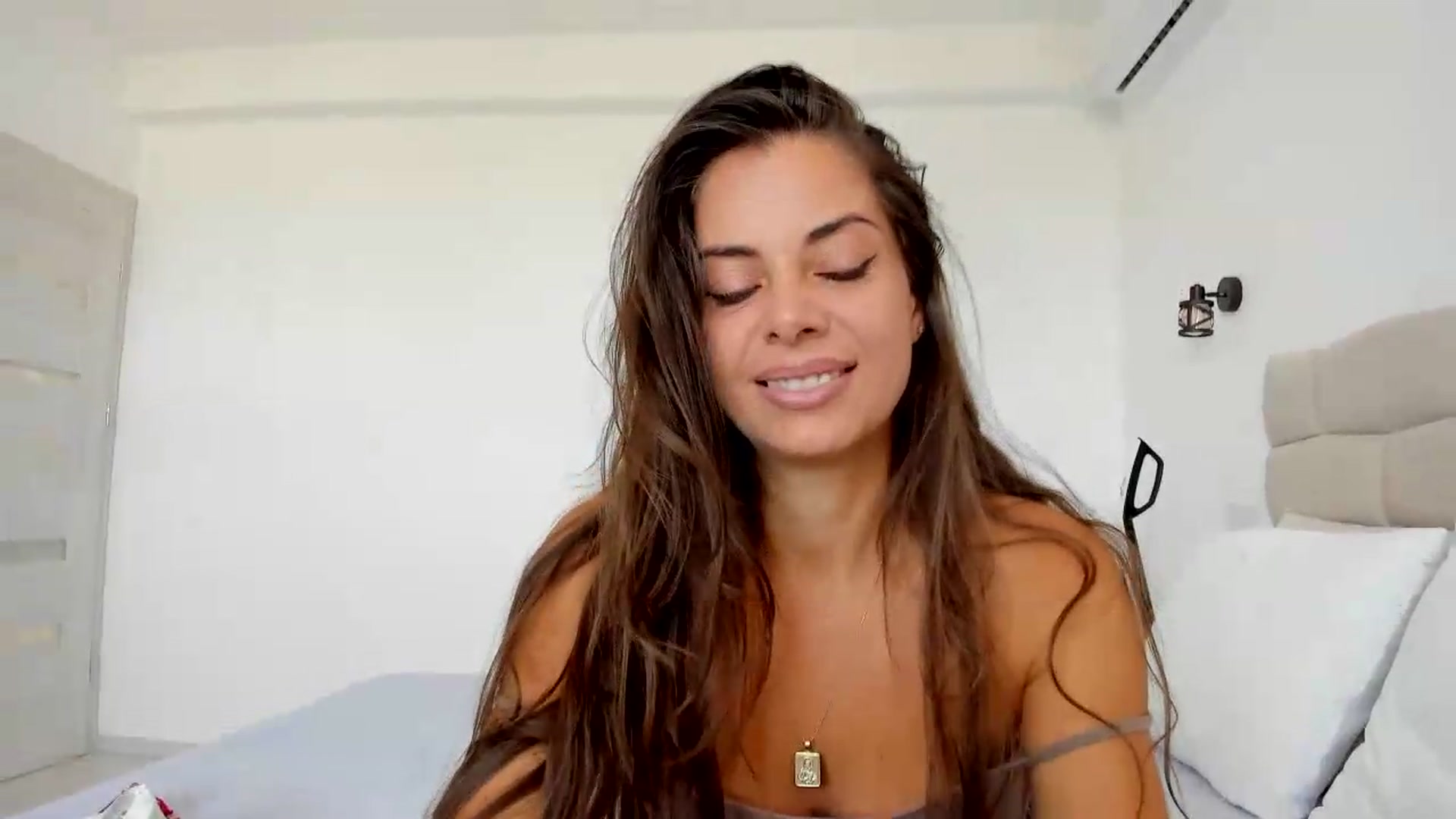 Gallery image thumbnail from Krys_'s myfreecams stream on, 07/07/2026, 06:00 image 10 of 20