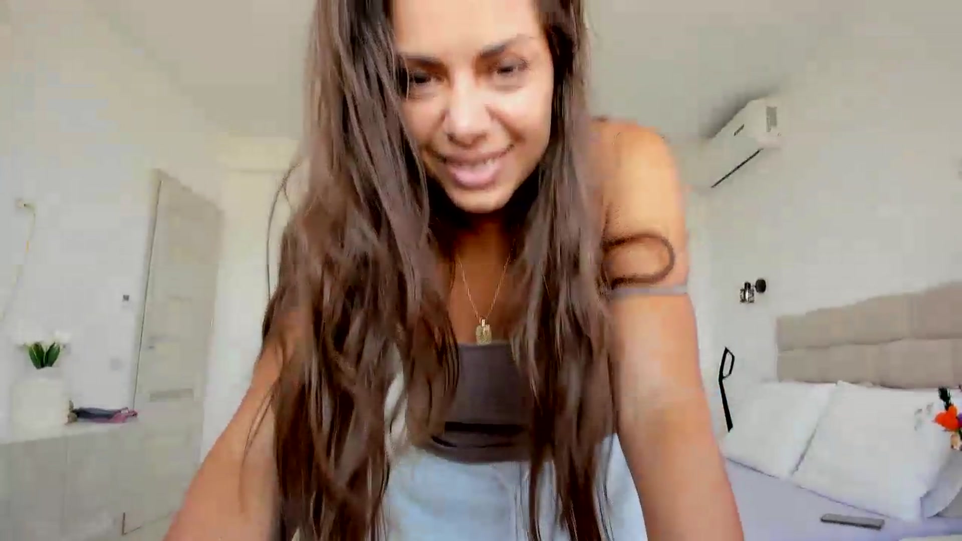 Gallery image thumbnail from Krys_'s myfreecams stream on, 07/07/2026, 06:00 image 15 of 20