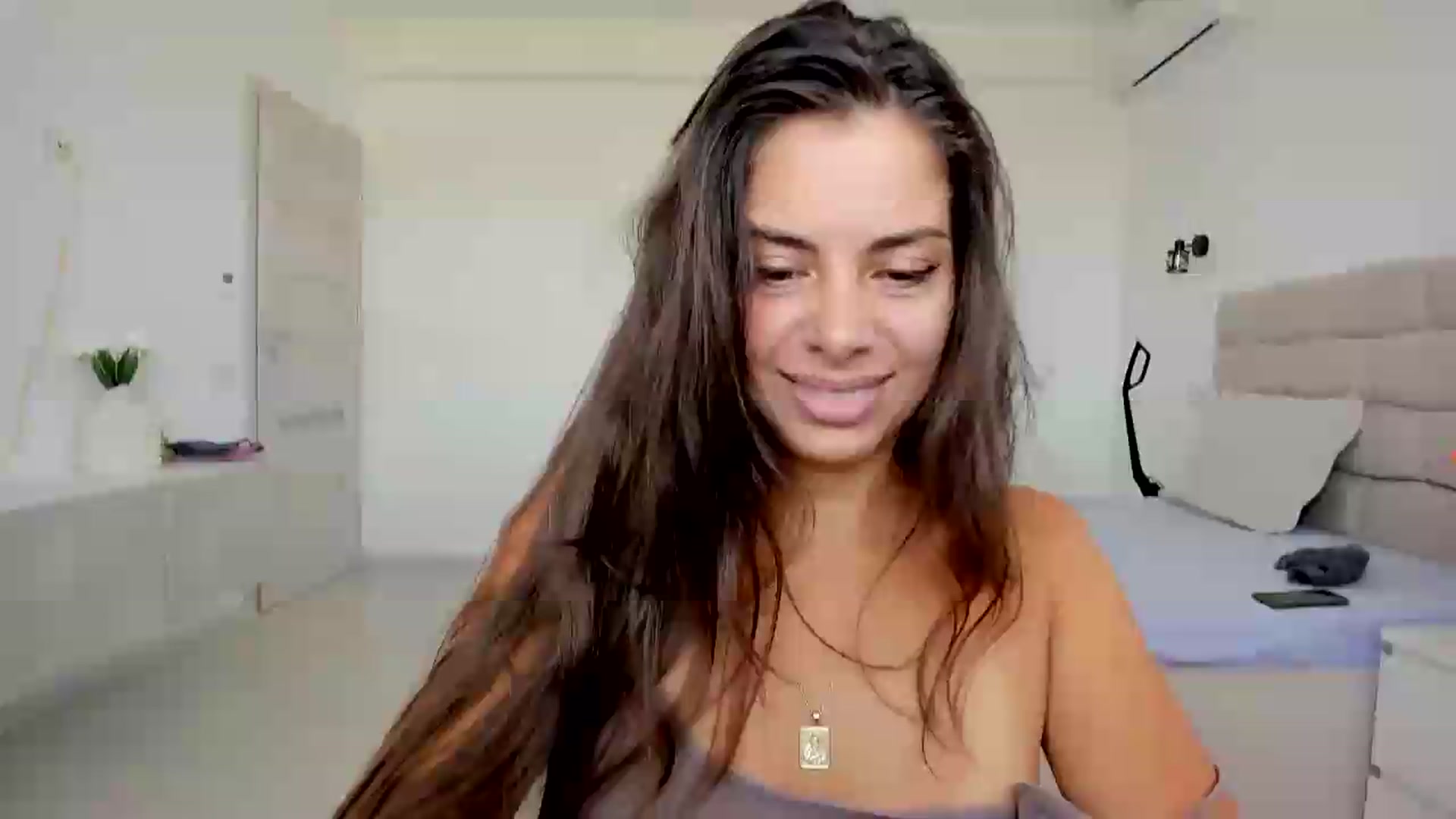 Gallery image thumbnail from Krys_'s myfreecams stream on, 07/07/2026, 06:19 image 1 of 20