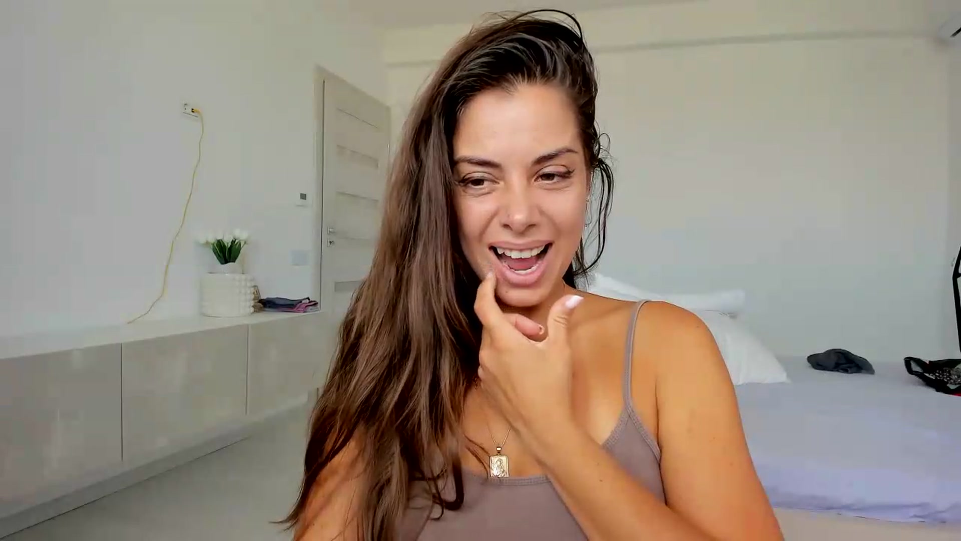Gallery image thumbnail from Krys_'s myfreecams stream on, 07/07/2026, 07:14 image 8 of 20