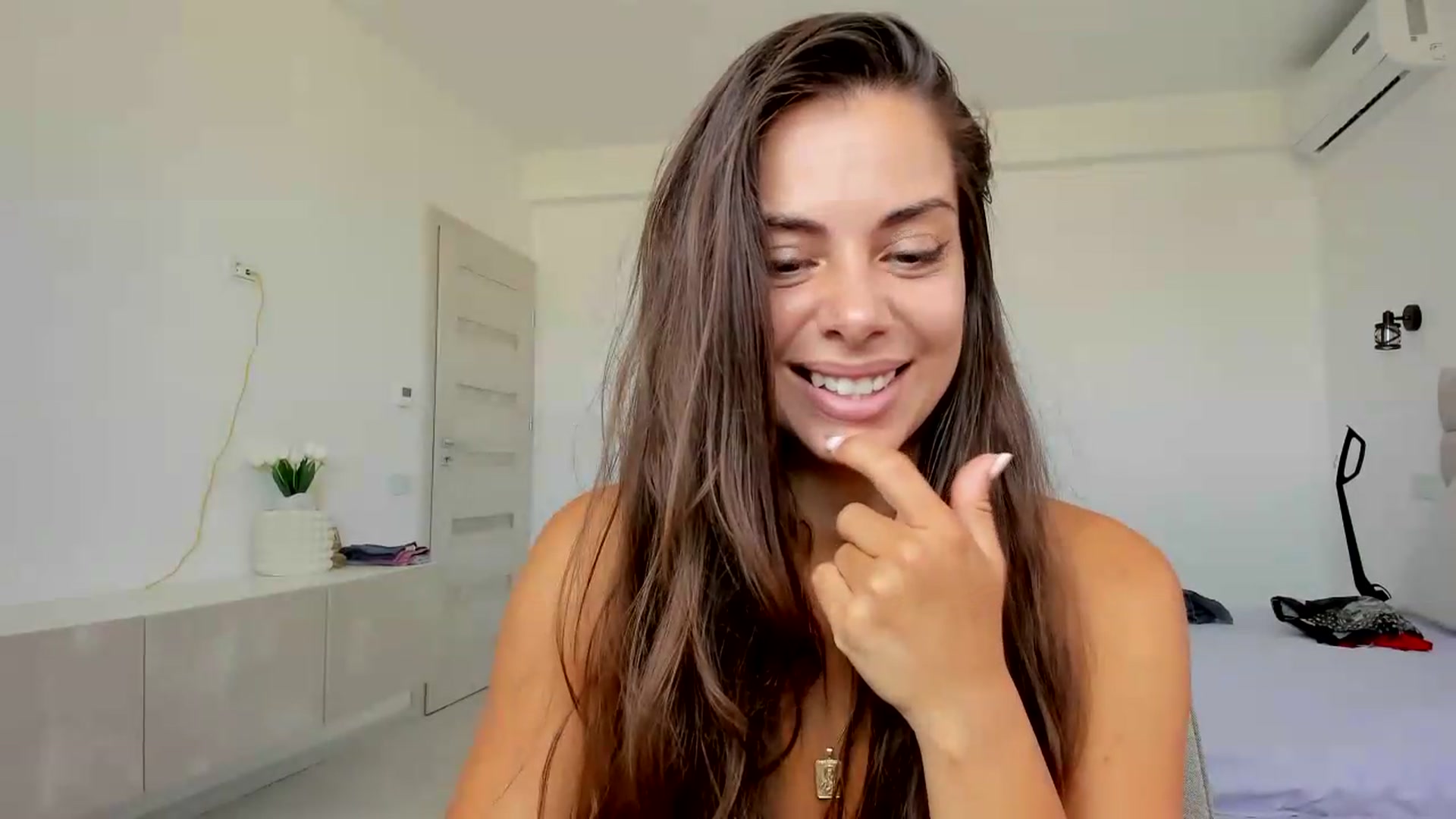 Gallery image thumbnail from Krys_'s myfreecams stream on, 07/07/2026, 07:14 image 20 of 20
