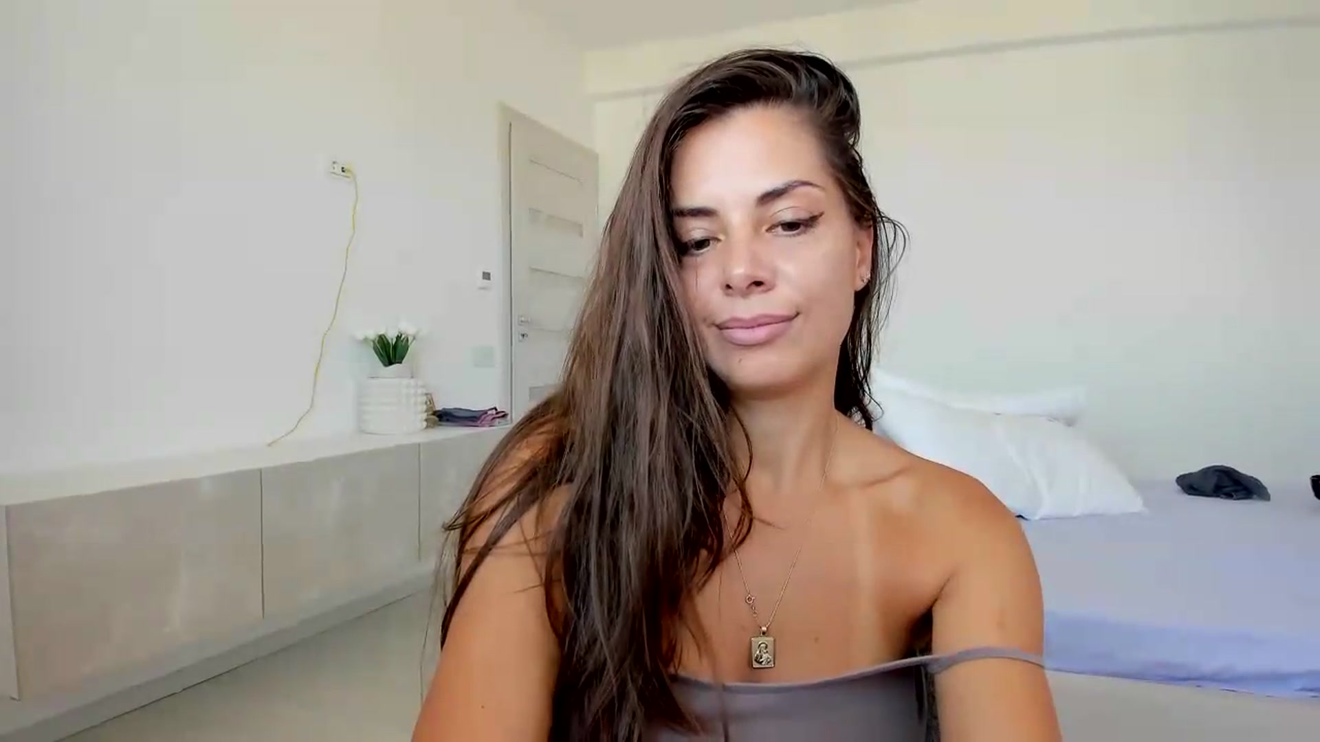Gallery image thumbnail from Krys_'s myfreecams stream on, 07/07/2026, 08:37 image 4 of 20