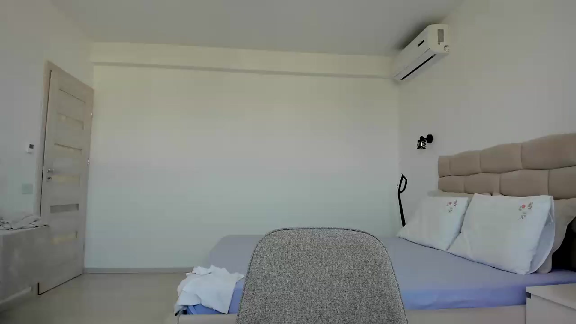 Gallery image thumbnail from Krys_'s myfreecams stream on, 07/17/2026, 06:20 image 11 of 20