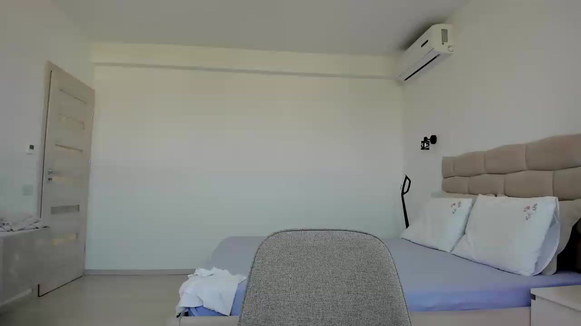 Gallery image thumbnail from Krys_'s myfreecams stream on, 07/17/2026, 06:20 image 10 of 20