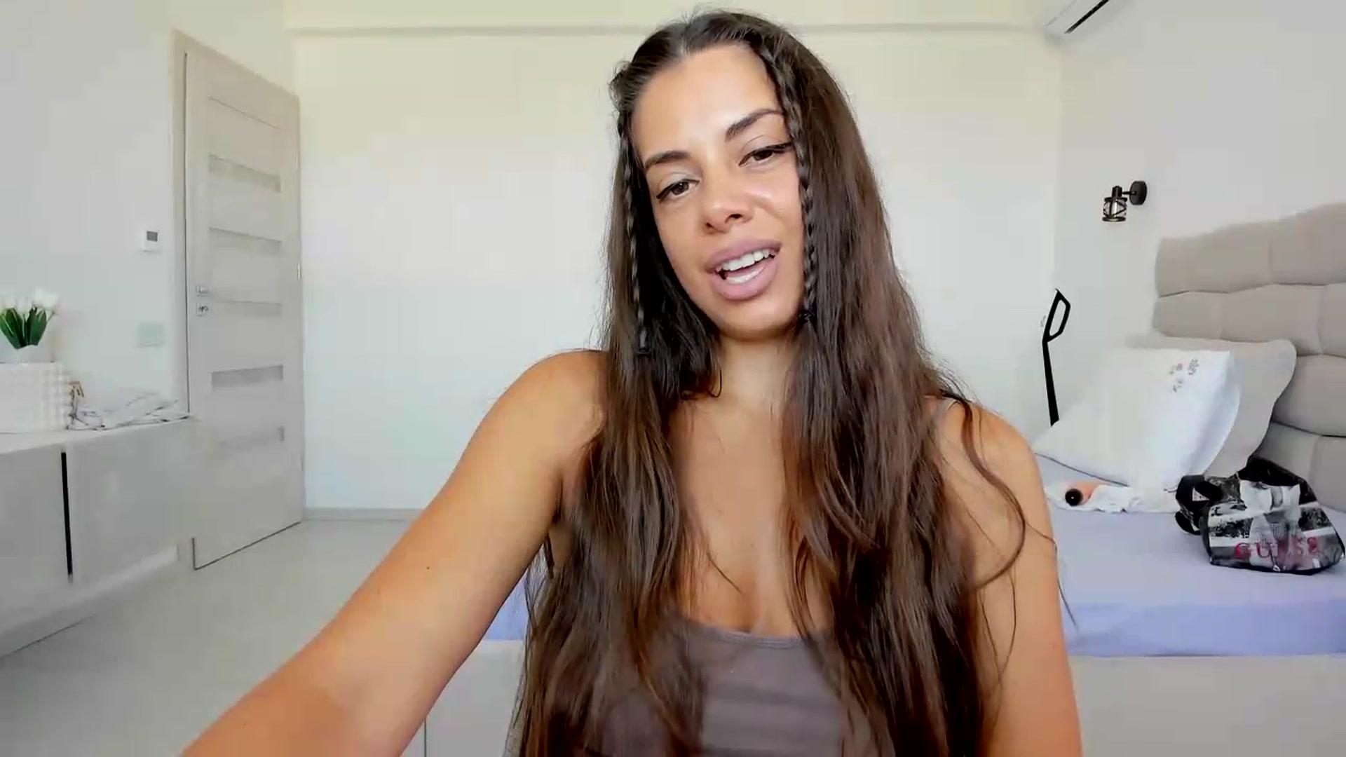 Gallery image thumbnail from Krys_'s myfreecams stream on, 07/17/2026, 08:14 image 2 of 20