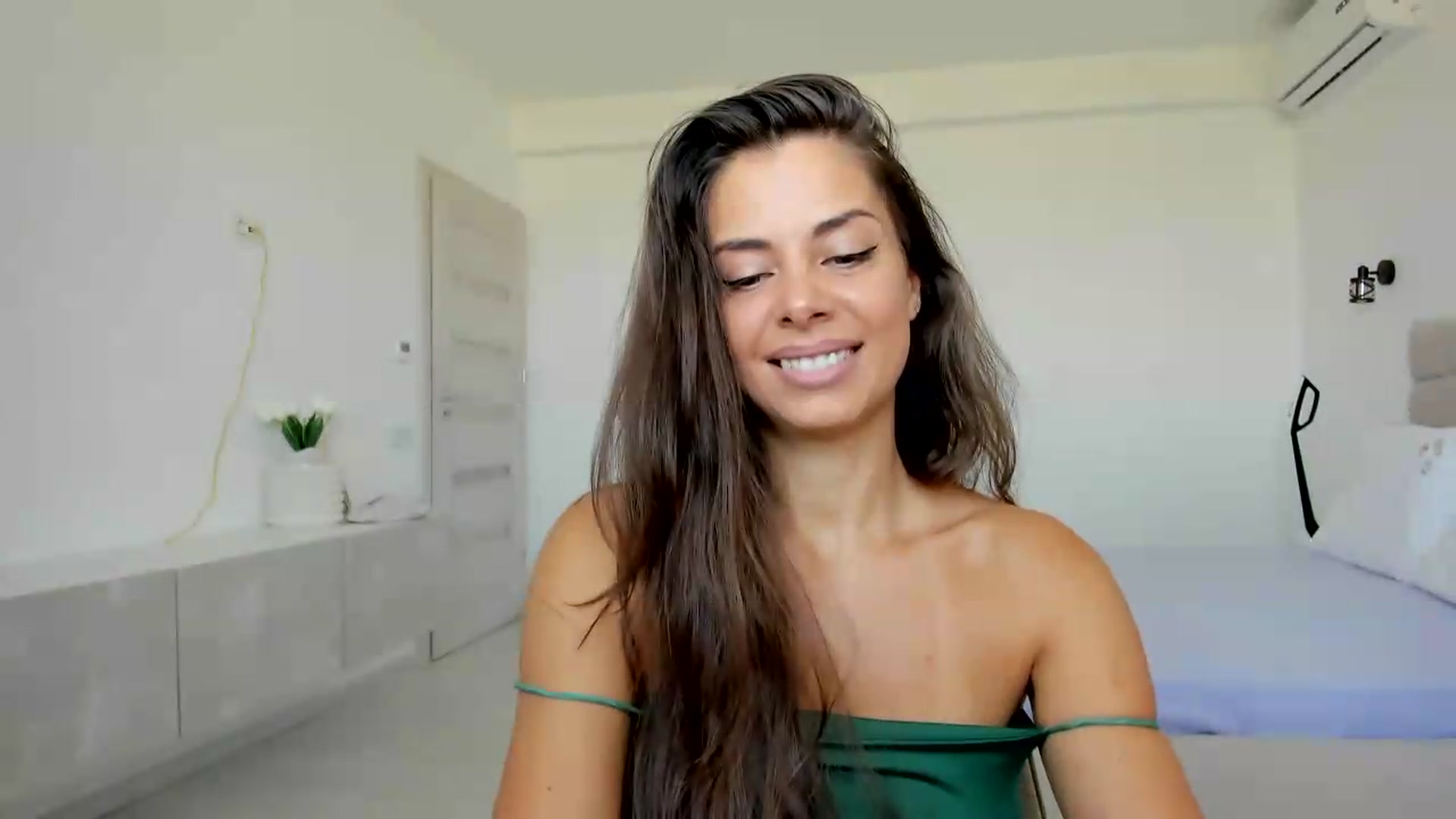 Gallery image thumbnail from Krys_'s myfreecams stream on, 07/18/2026, 10:20 image 5 of 20
