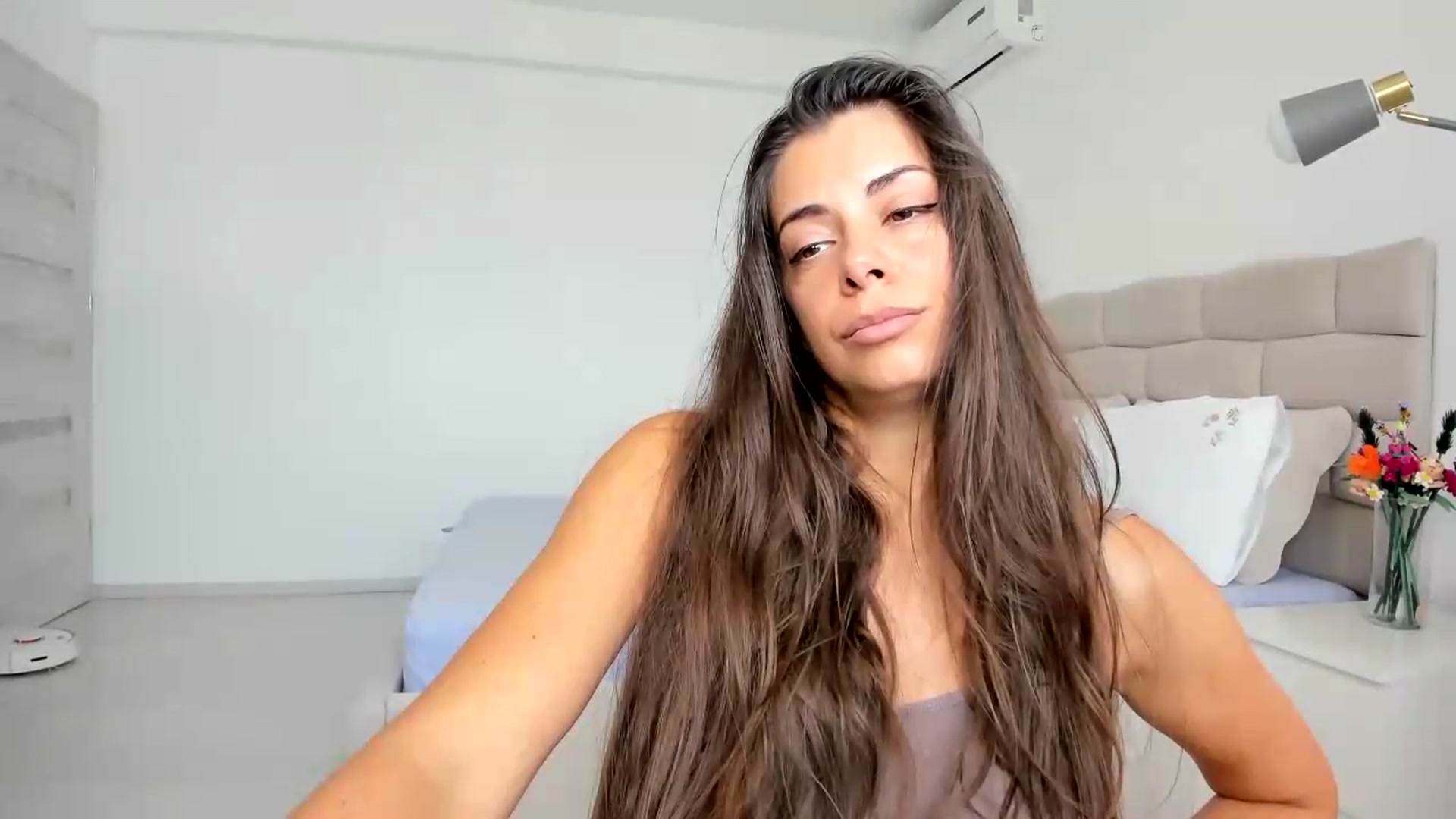 Gallery image thumbnail from Krys_'s myfreecams stream on, 07/23/2026, 08:54 image 11 of 20