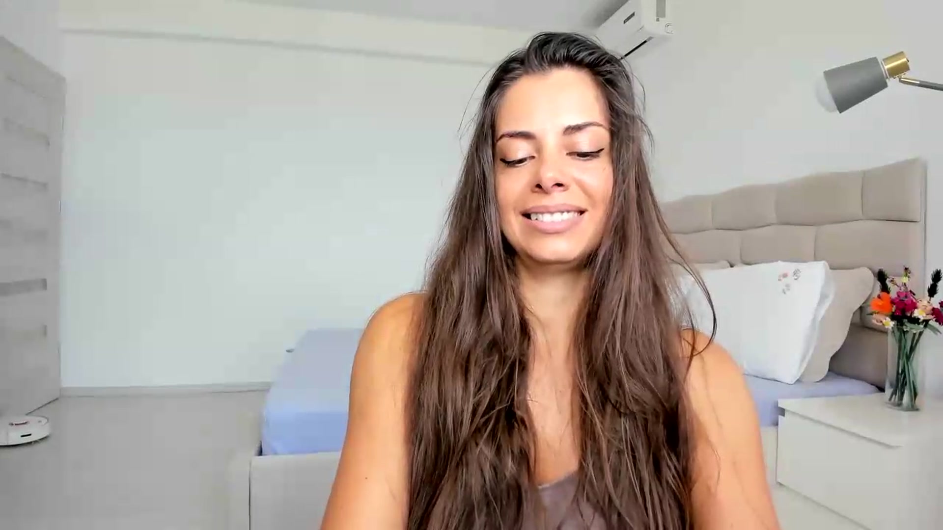 Gallery image thumbnail from Krys_'s myfreecams stream on, 07/23/2026, 08:54 image 8 of 20
