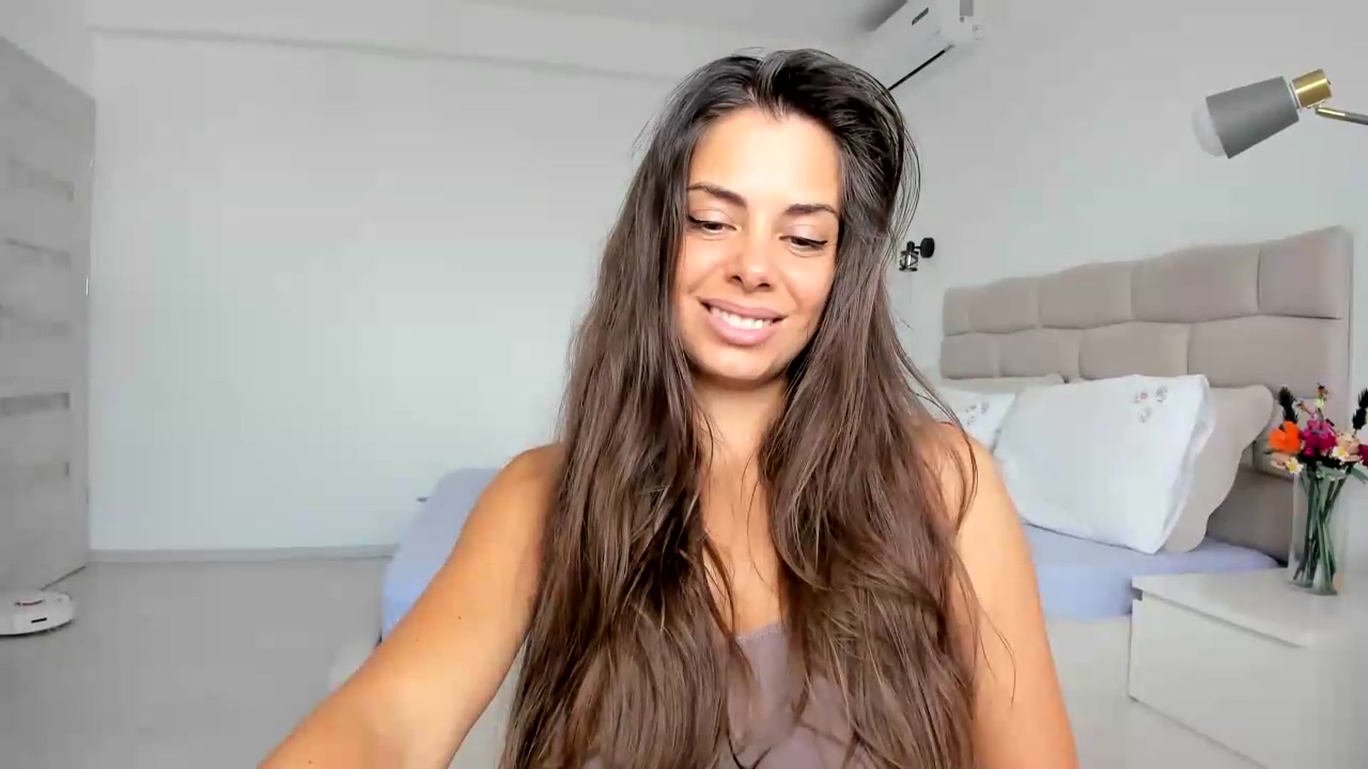 Gallery image thumbnail from Krys_'s myfreecams stream on, 07/23/2026, 08:54 image 12 of 20