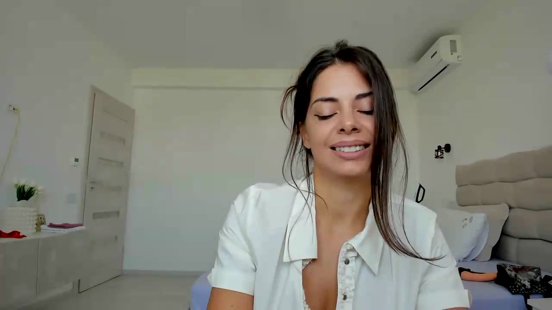 Gallery image thumbnail from Krys_'s myfreecams stream on, 07/24/2026, 08:32 image 15 of 20