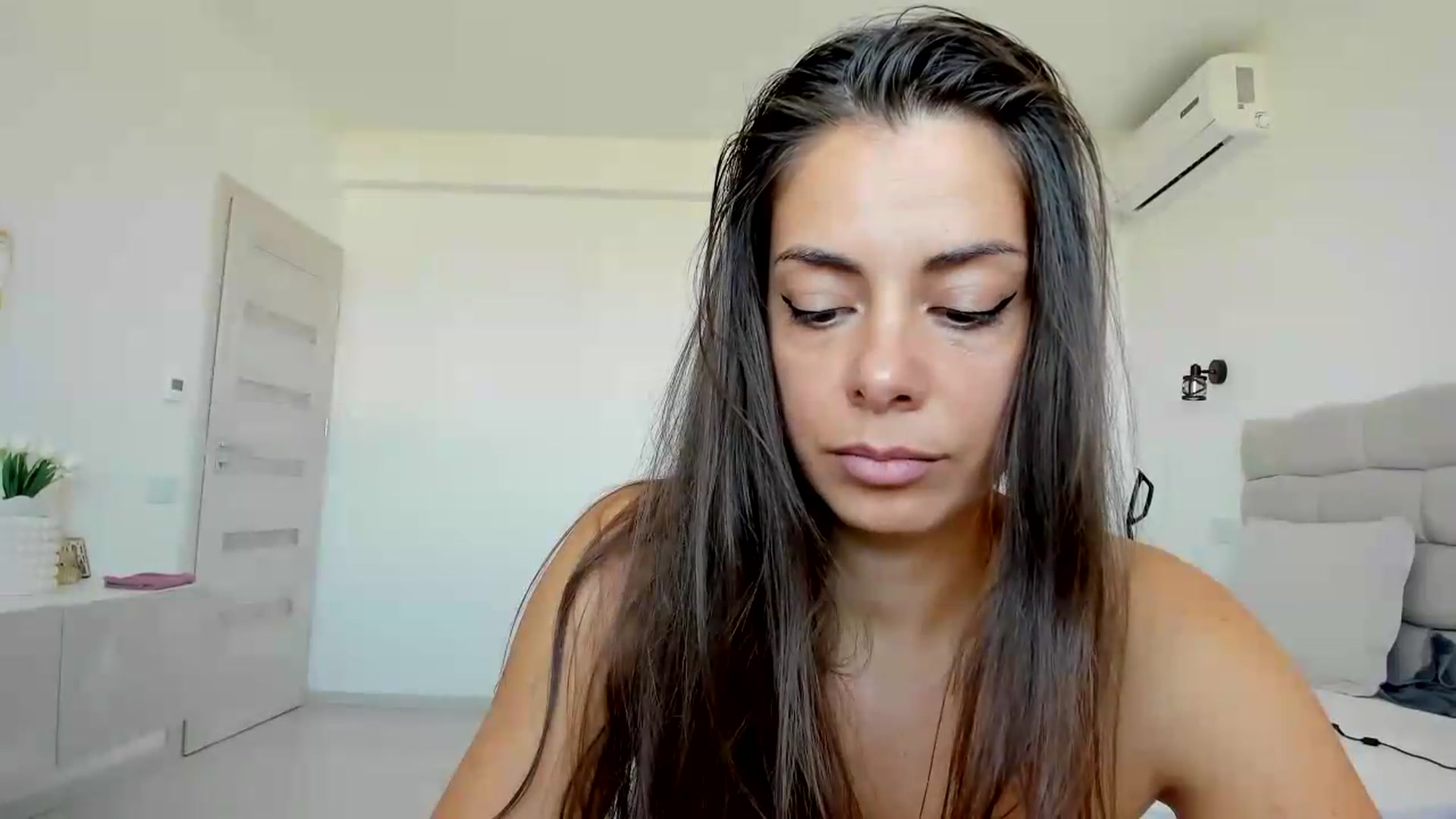 Gallery image thumbnail from Krys_'s myfreecams stream on, 07/29/2026, 09:08 image 7 of 20