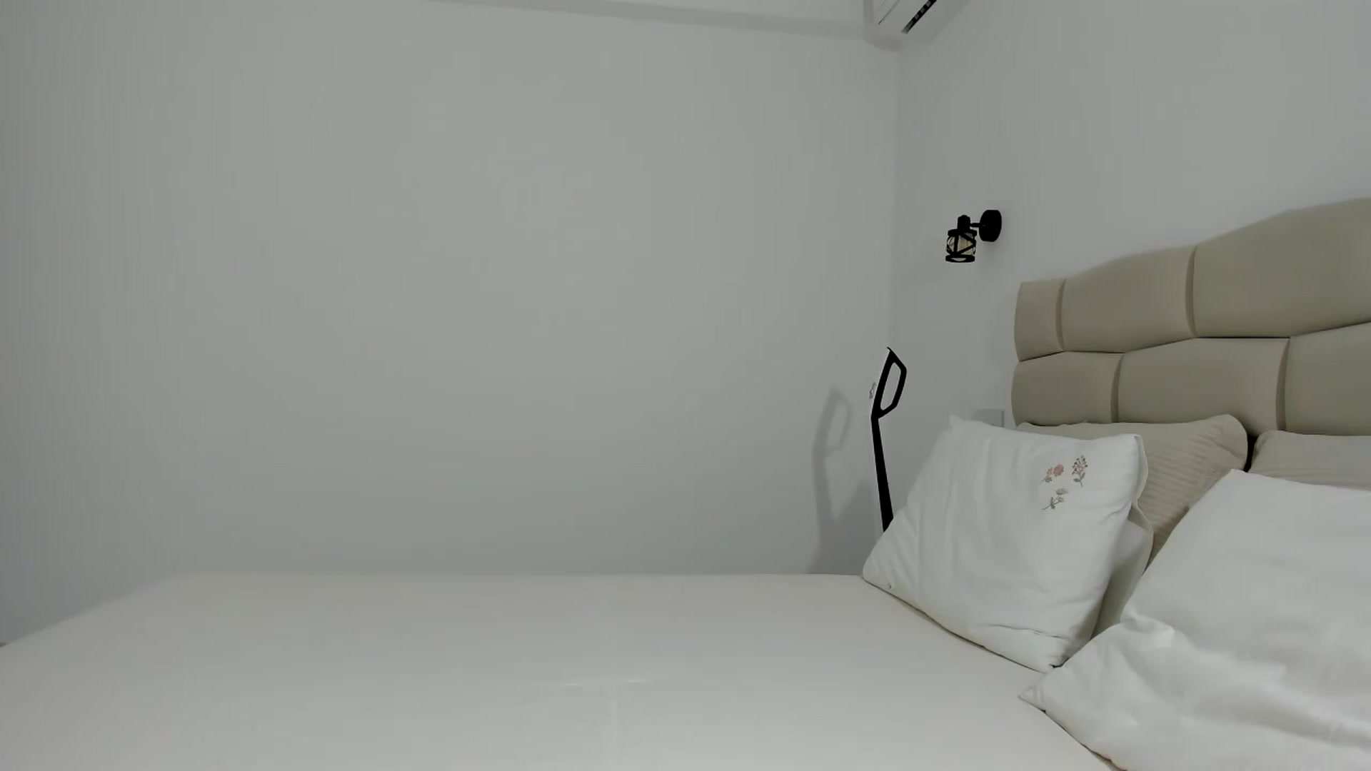 Gallery image thumbnail from Krys_'s myfreecams stream on, 07/30/2026, 22:33 image 1 of 20