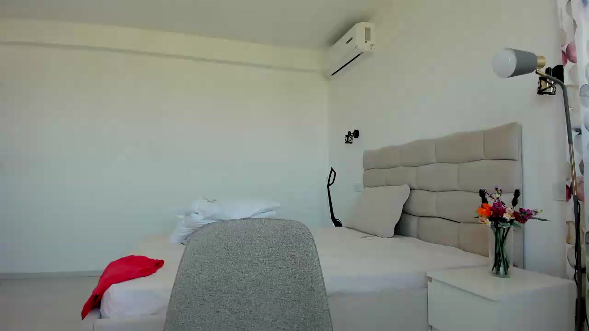Gallery image thumbnail from Krys_'s myfreecams stream on, 08/01/2026, 10:16 image 1 of 20