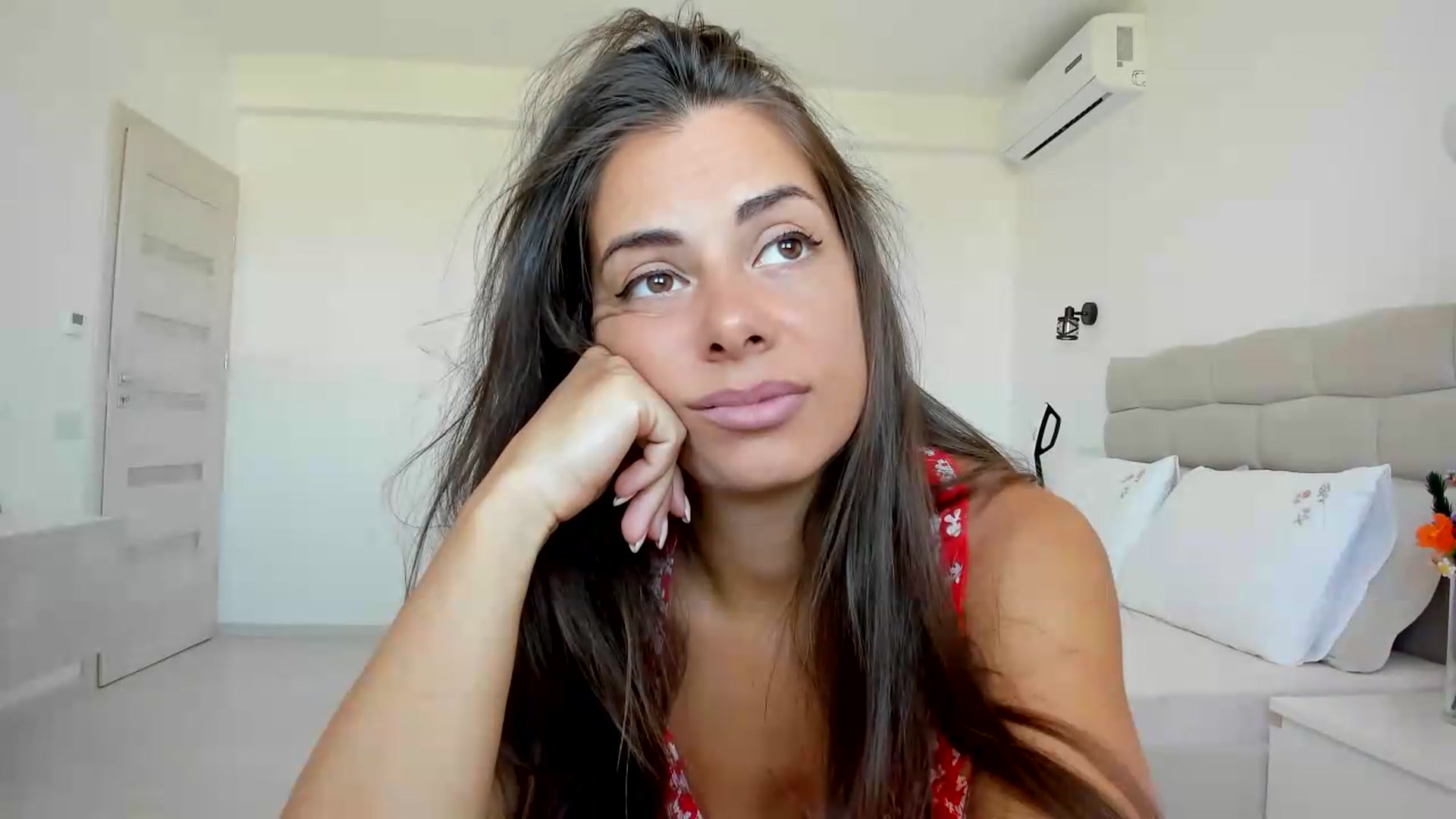 Gallery image thumbnail from Krys_'s myfreecams stream on, 08/02/2026, 09:12 image 5 of 20