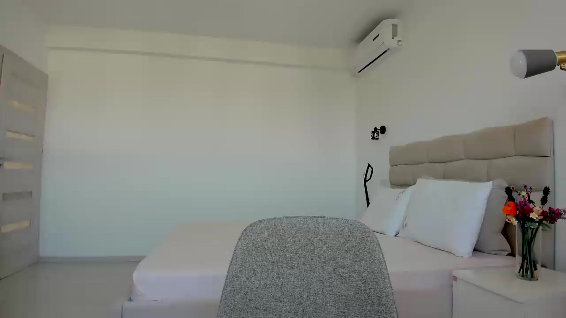 Gallery image thumbnail from Krys_'s myfreecams stream on, 08/03/2026, 06:03 image 1 of 20