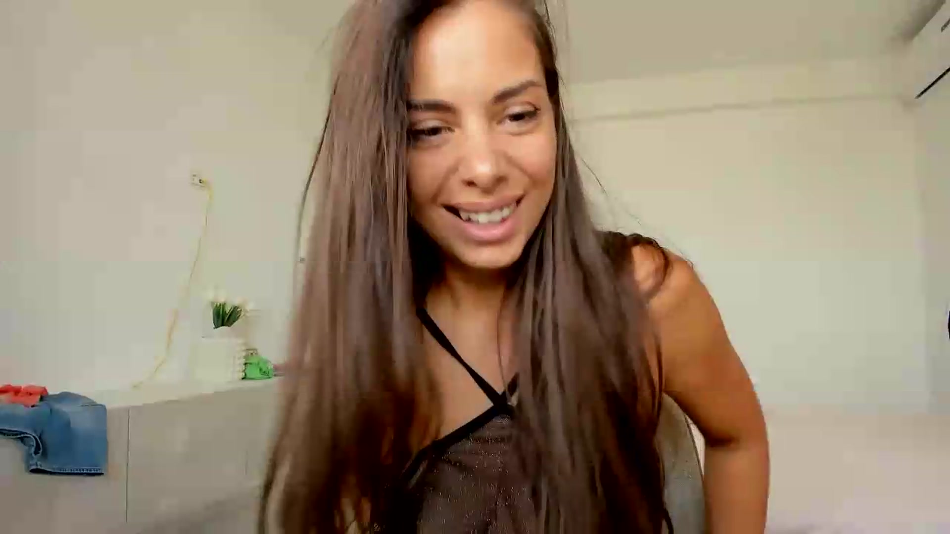 Gallery image thumbnail from Krys_'s myfreecams stream on, 08/06/2026, 07:55 image 13 of 20