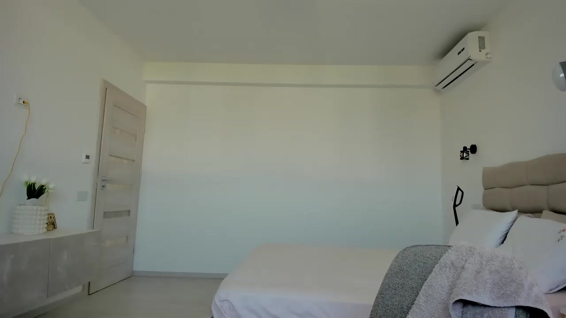 Gallery image thumbnail from Krys_'s myfreecams stream on, 08/07/2026, 06:58 image 1 of 20