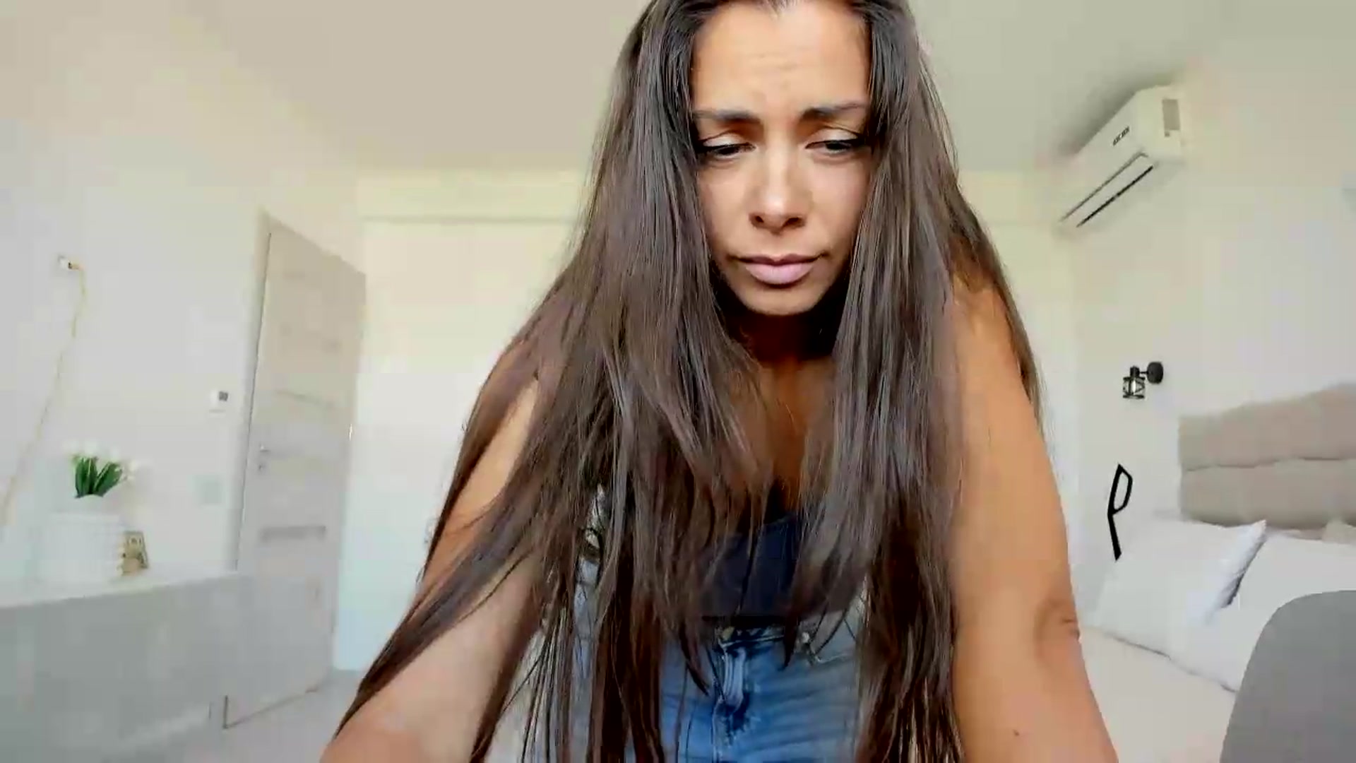 Gallery image thumbnail from Krys_'s myfreecams stream on, 08/07/2026, 06:58 image 7 of 20