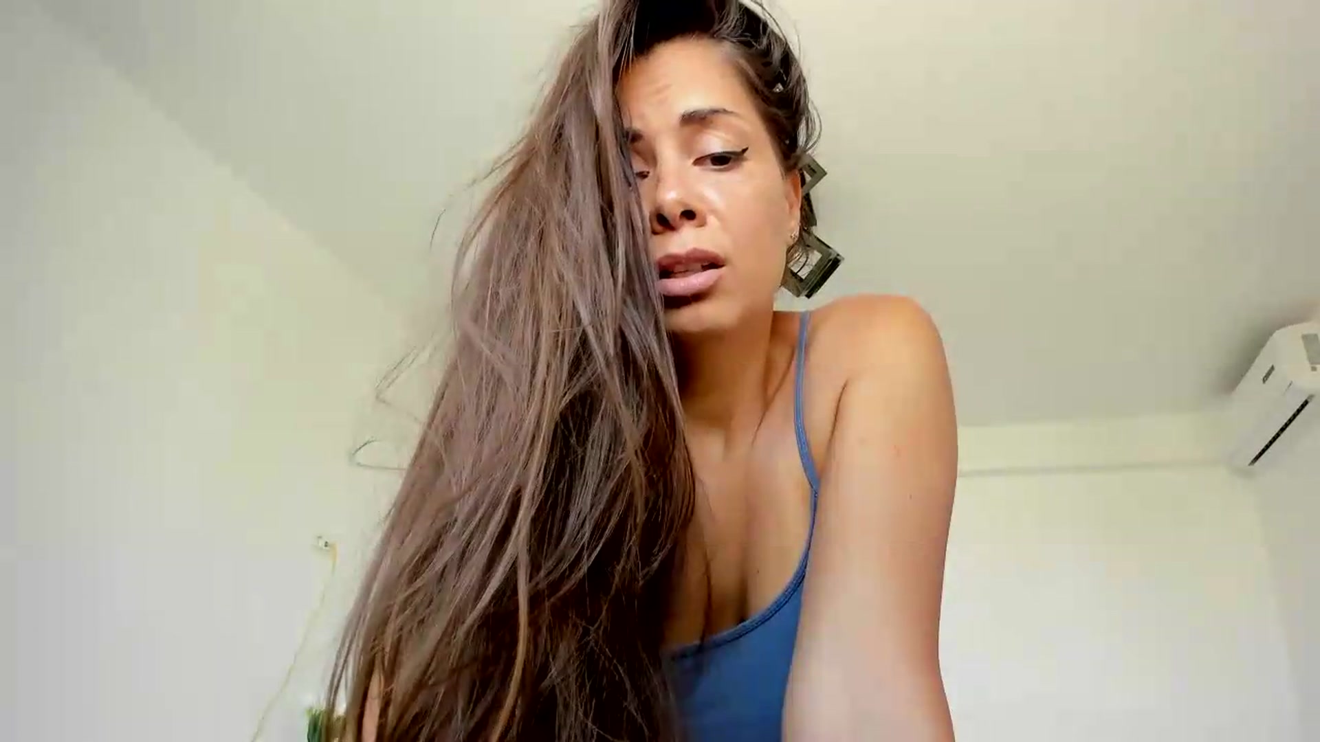 Gallery image thumbnail from Krys_'s myfreecams stream on, 08/07/2026, 07:44 image 17 of 20