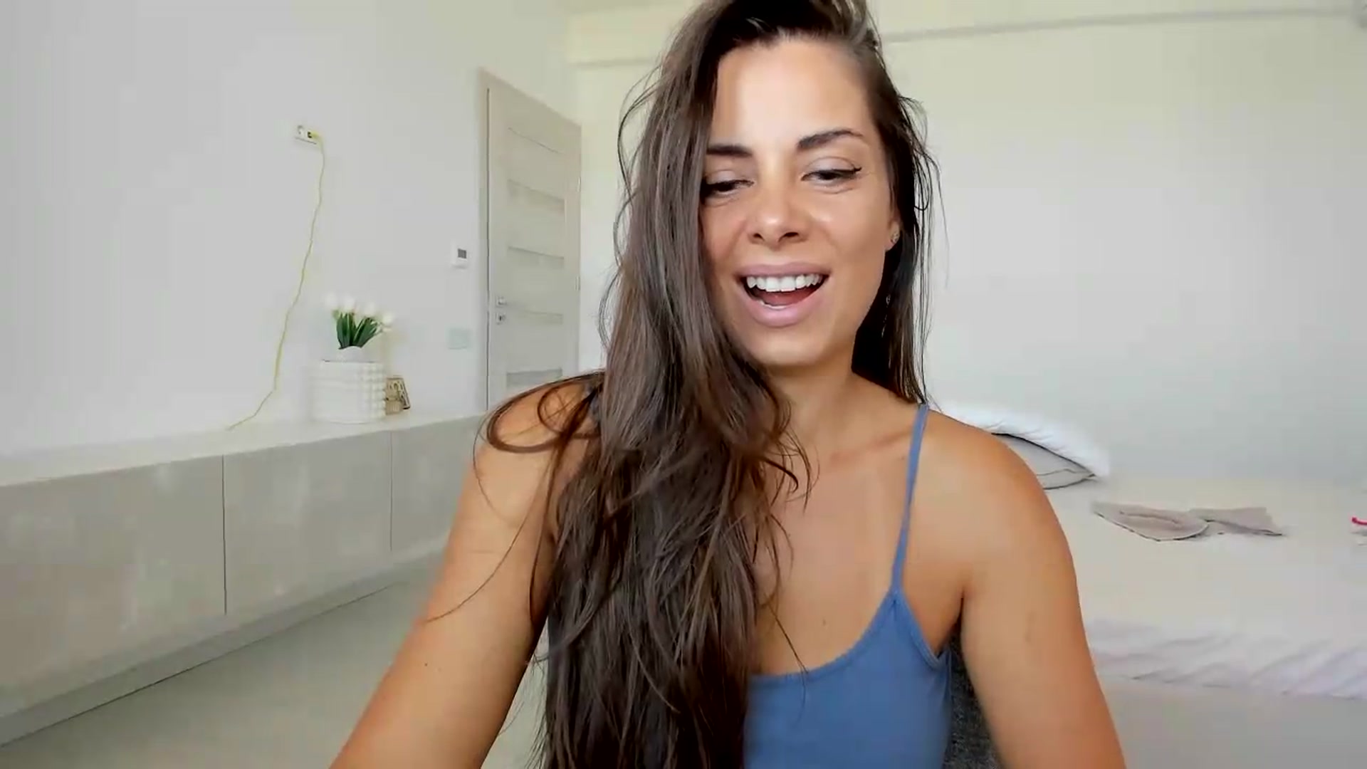 Gallery image thumbnail from Krys_'s myfreecams stream on, 08/07/2026, 08:52 image 15 of 20