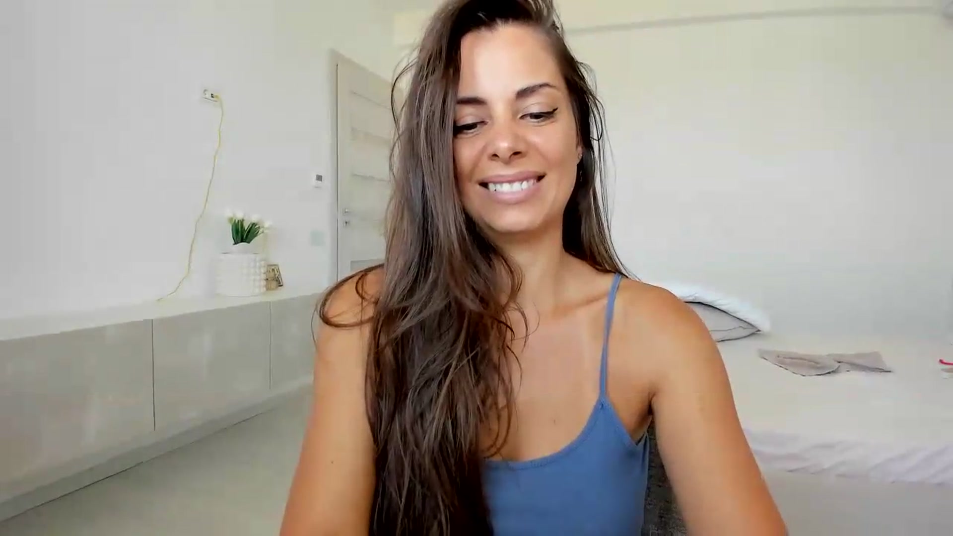 Gallery image thumbnail from Krys_'s myfreecams stream on, 08/07/2026, 08:52 image 17 of 20